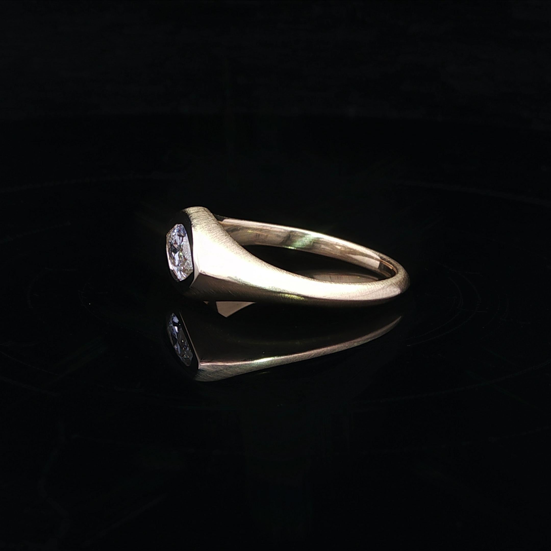 New 18k Yellow Gold GIA .70ct Marquise Bezel Diamond Matte Finish E-W Ring in vendita 2