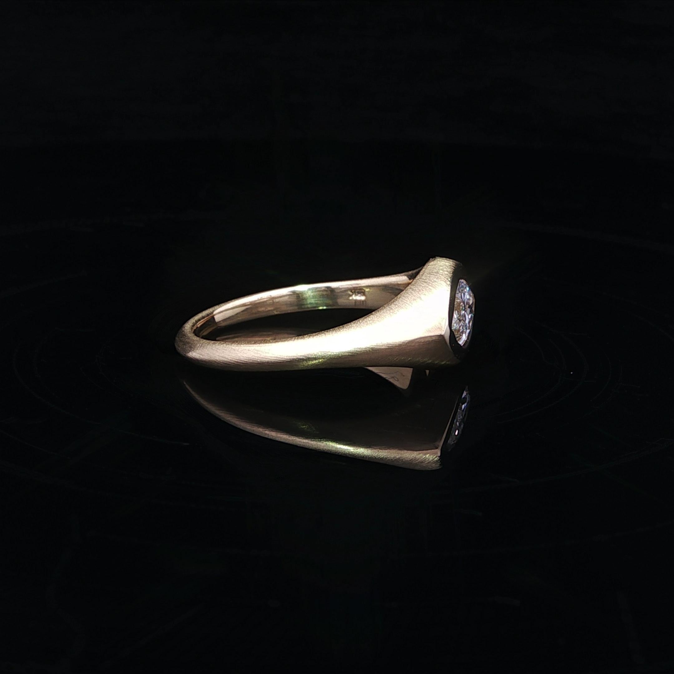 New 18k Yellow Gold GIA .70ct Marquise Bezel Diamond Matte Finish E-W Ring in vendita 3