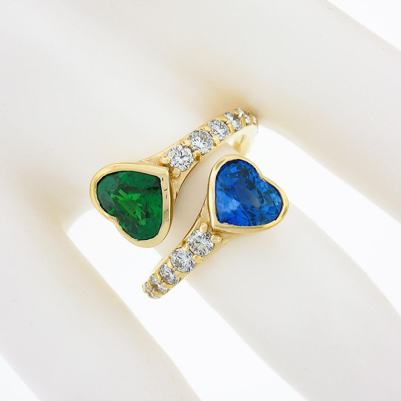 Bague bypass en or jaune 18 carats avec diamants et tsavorite en forme de cœur, sertie d'un chaton, certifié GIA Neuf - En vente à Montclair, NJ