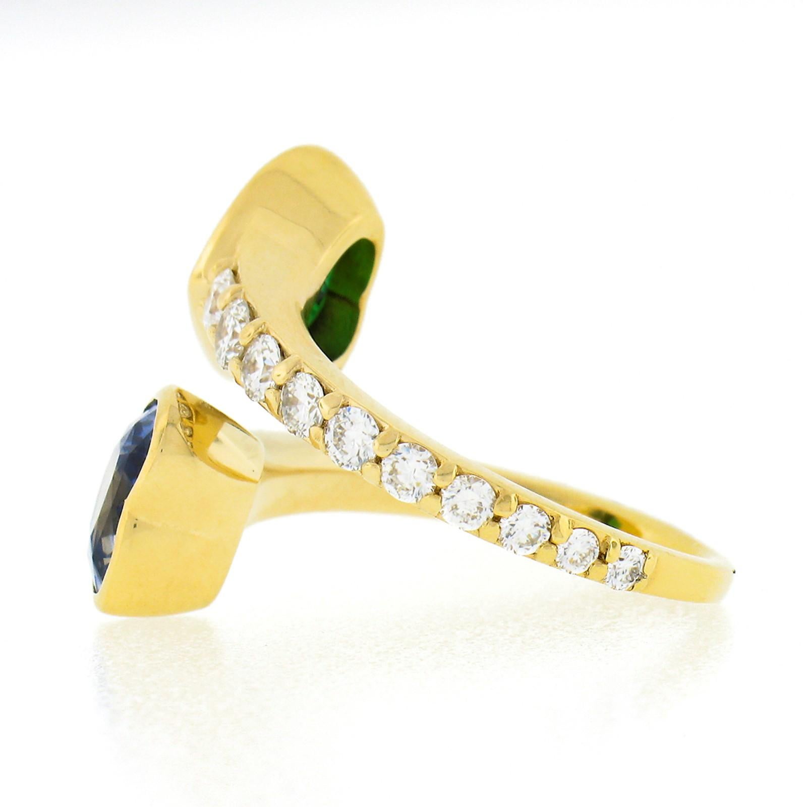 New 18K Yellow Gold GIA Bezel Heart Sapphire & Tsavorite W/ Diamond Bypass Ring In New Condition For Sale In Montclair, NJ