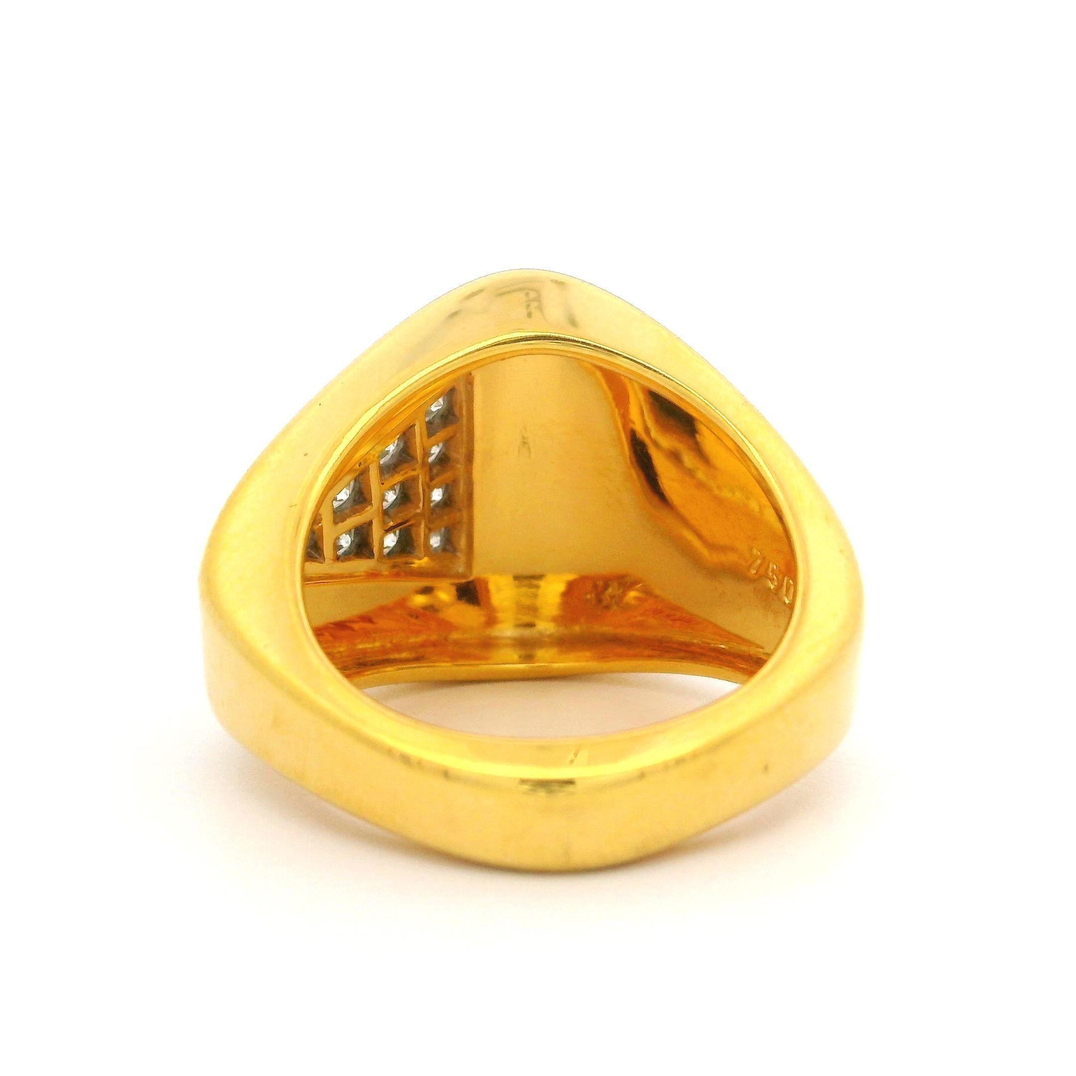 For Sale:  New 18k Yellow & White Gold 0.26ctw Diamond Polished Triangle Modernist Ring 3