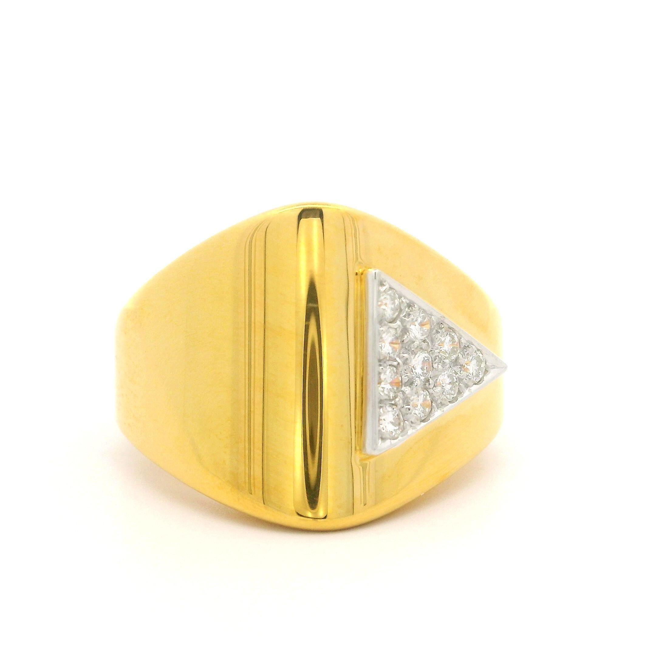 For Sale:  New 18k Yellow & White Gold 0.26ctw Diamond Polished Triangle Modernist Ring 5