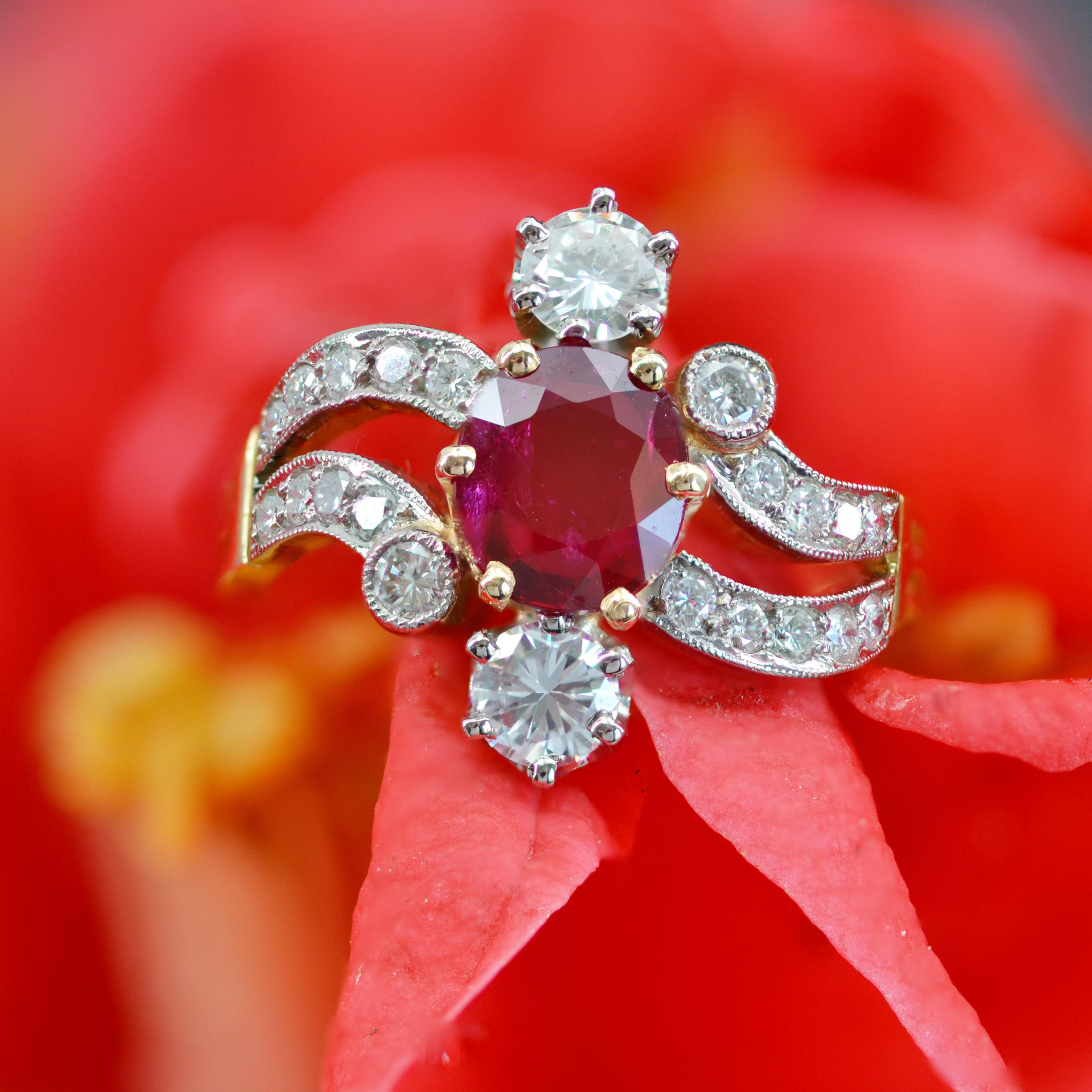 Belle Époque Bague en or jaune 18 carats et platine avec rubis et diamants, style des années 1900, Neuf en vente
