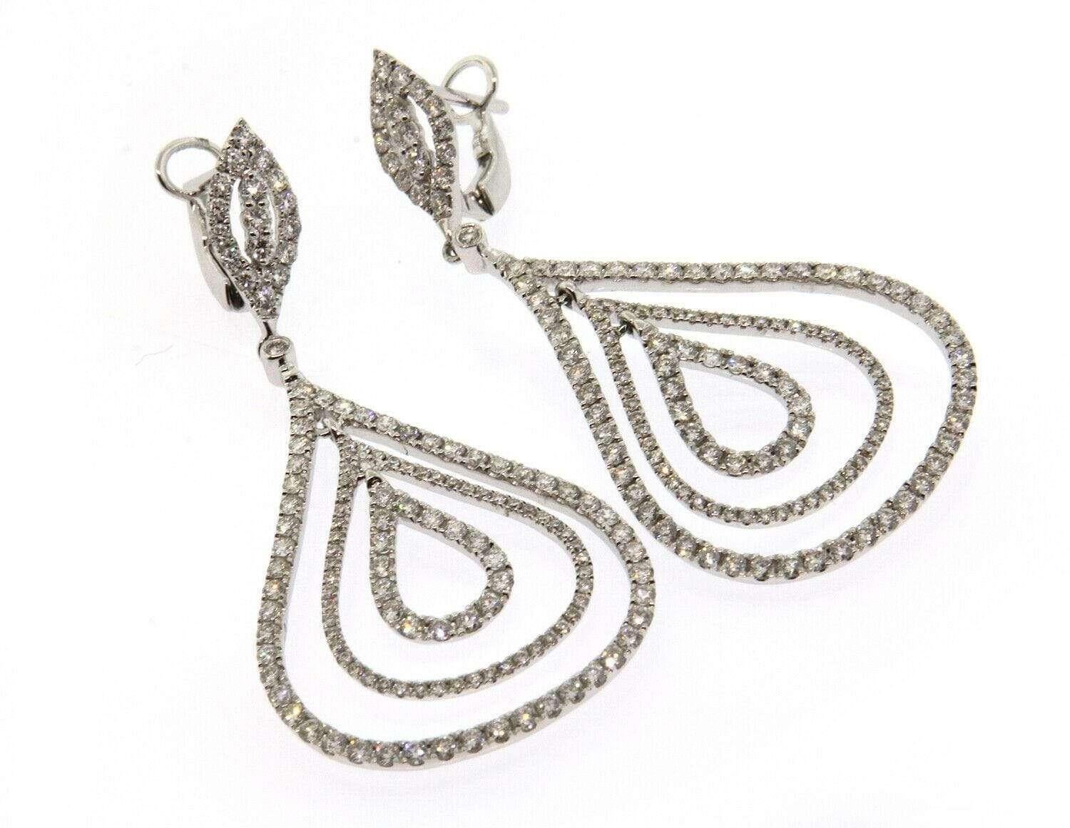 New 1.90ctw Diamond Dangle Earrings in 18K In New Condition For Sale In Vienna, VA