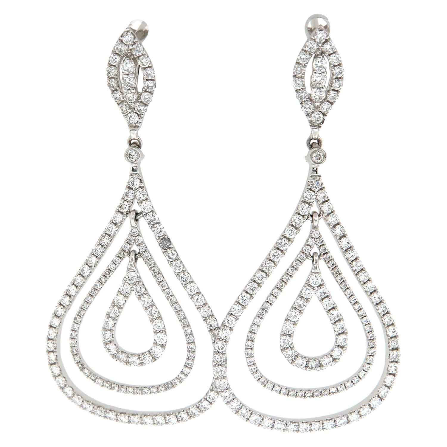 New 1.90ctw Diamond Dangle Earrings in 18K For Sale
