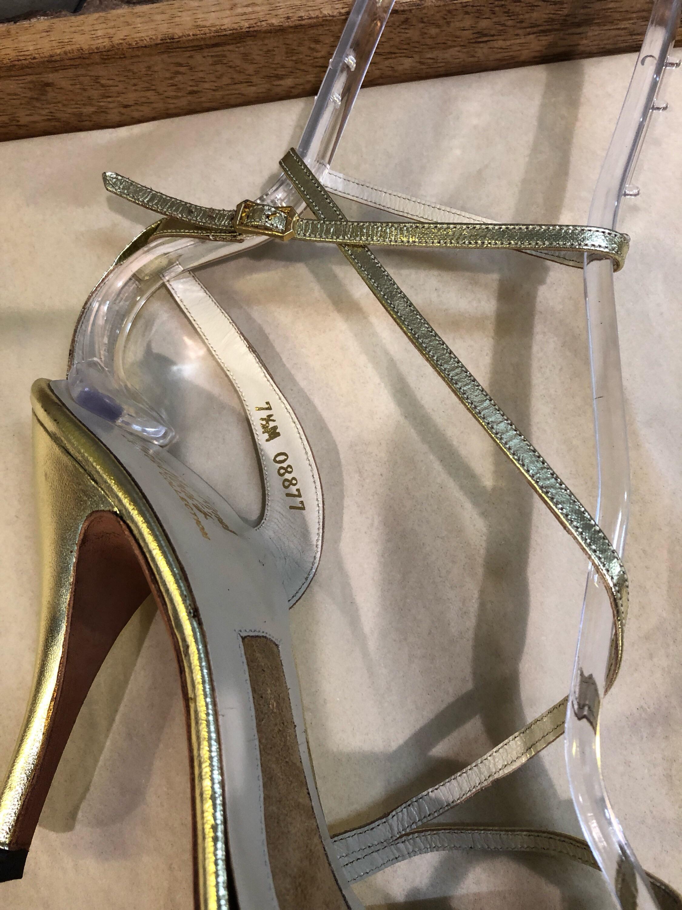 New 1970s Connie Smith Bullocks Wilshire Size 7.5 Gold Metallic Strappy Heels For Sale 2