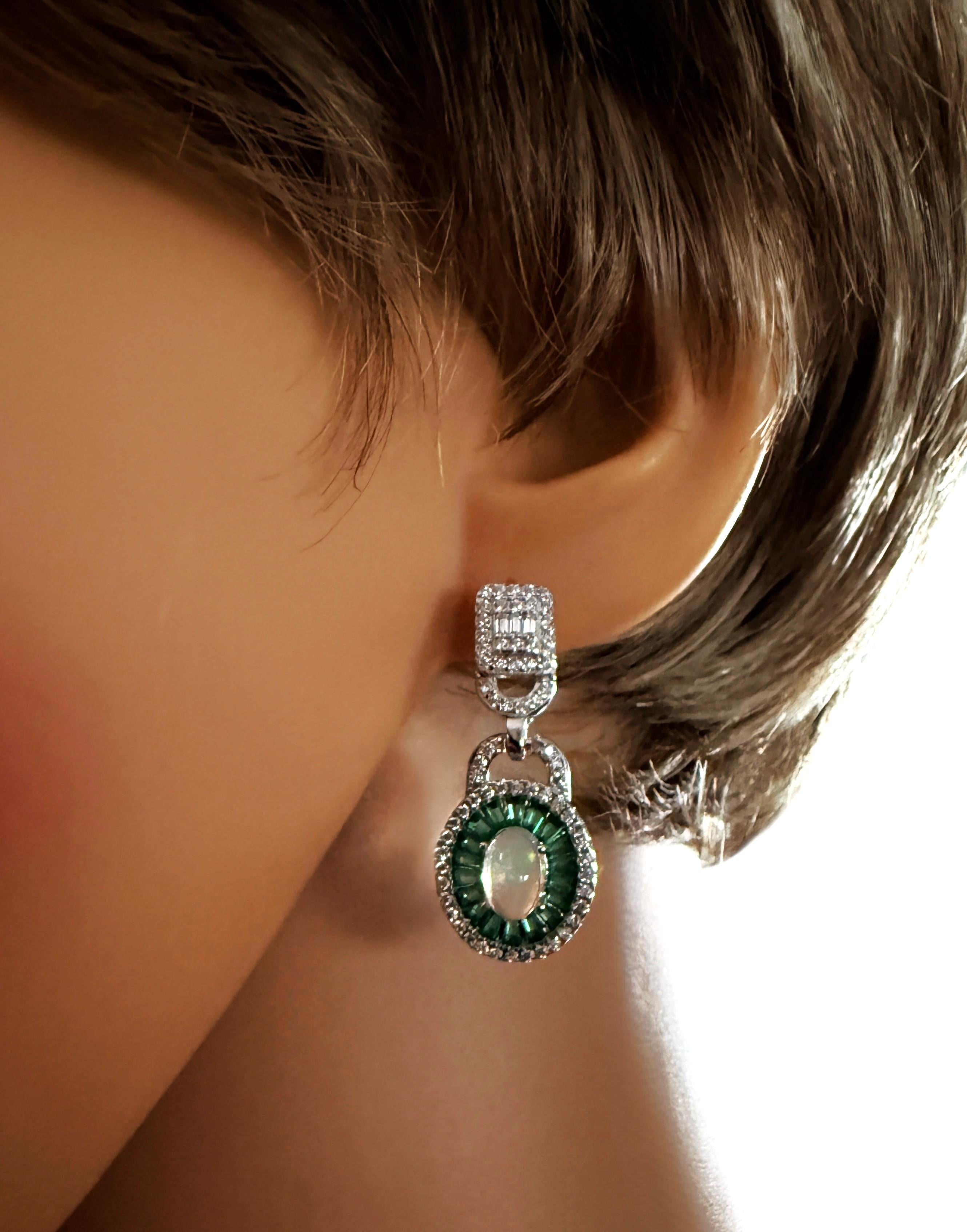 Art Déco Nuovi orecchini con opale di fuoco etiope da 2,0 carati e topazio verde in oro 14k W PL Sterling in vendita