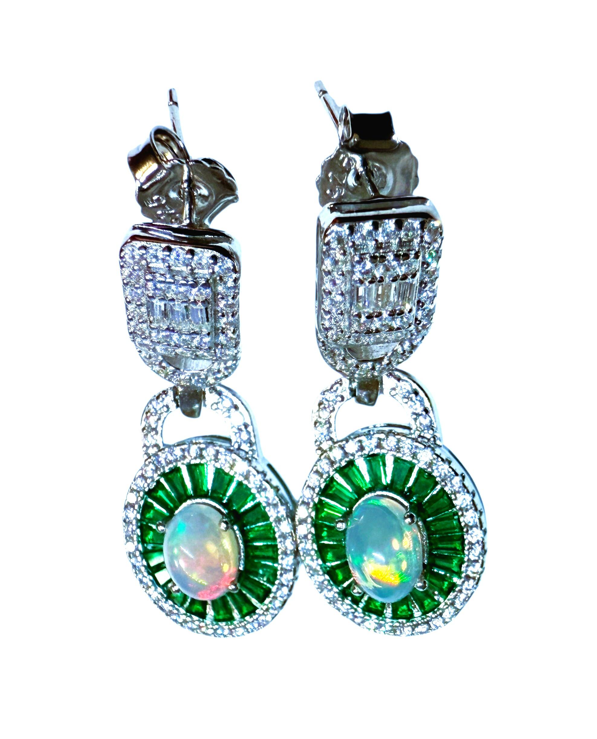 Donna Nuovi orecchini con opale di fuoco etiope da 2,0 carati e topazio verde in oro 14k W PL Sterling in vendita