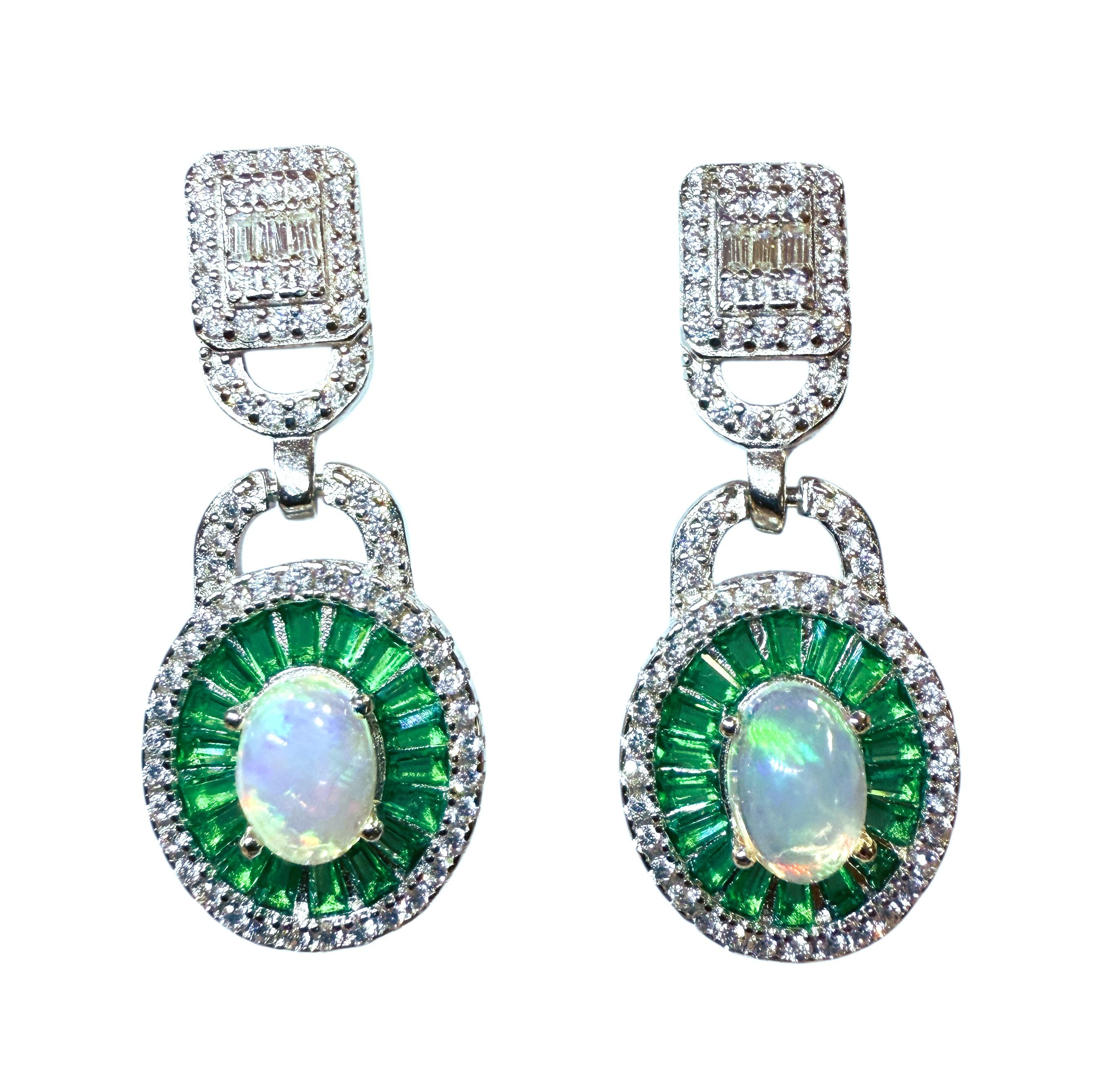 Nuovi orecchini con opale di fuoco etiope da 2,0 carati e topazio verde in oro 14k W PL Sterling in vendita 1