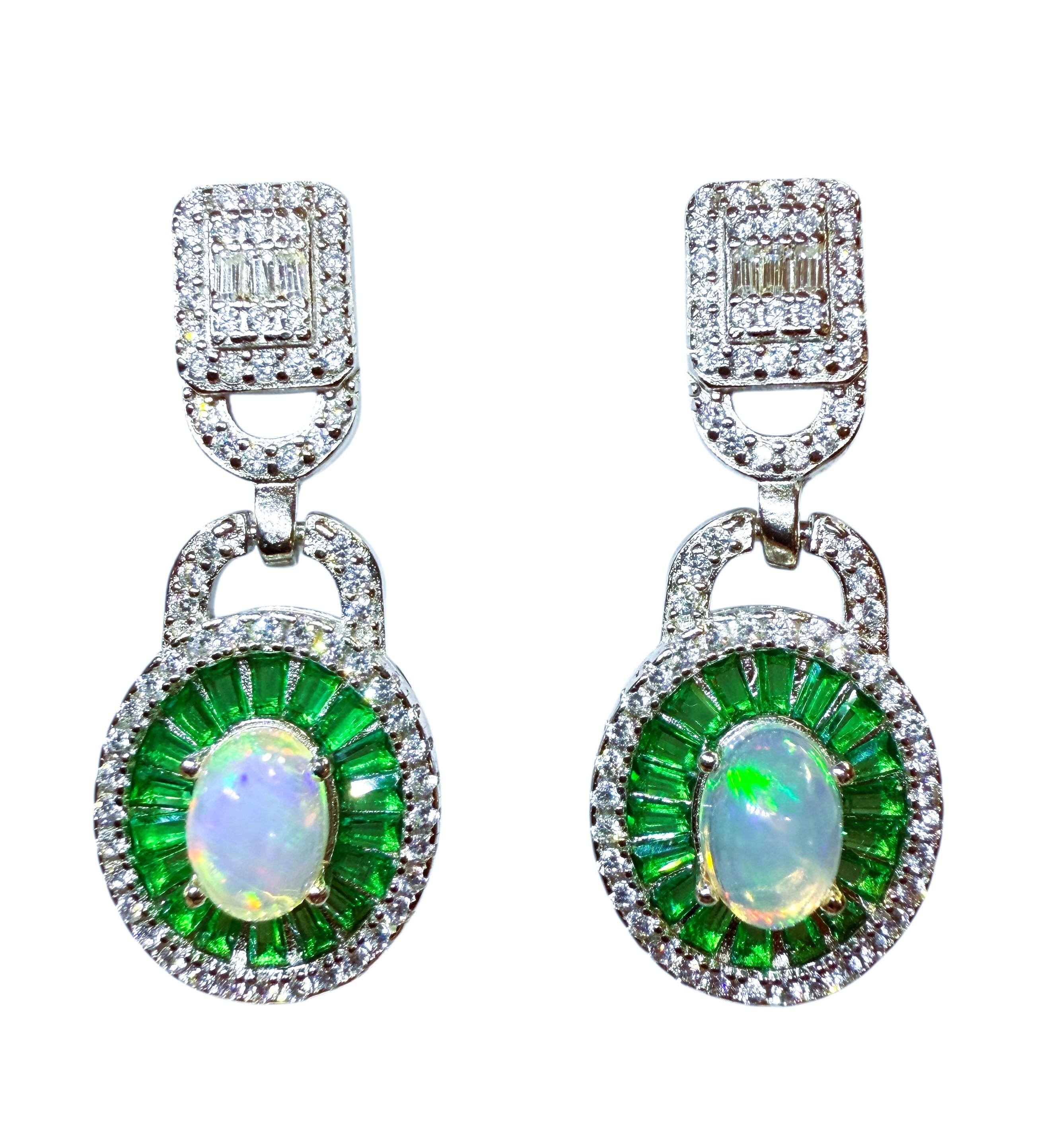 Nuovi orecchini con opale di fuoco etiope da 2,0 carati e topazio verde in oro 14k W PL Sterling in vendita 2