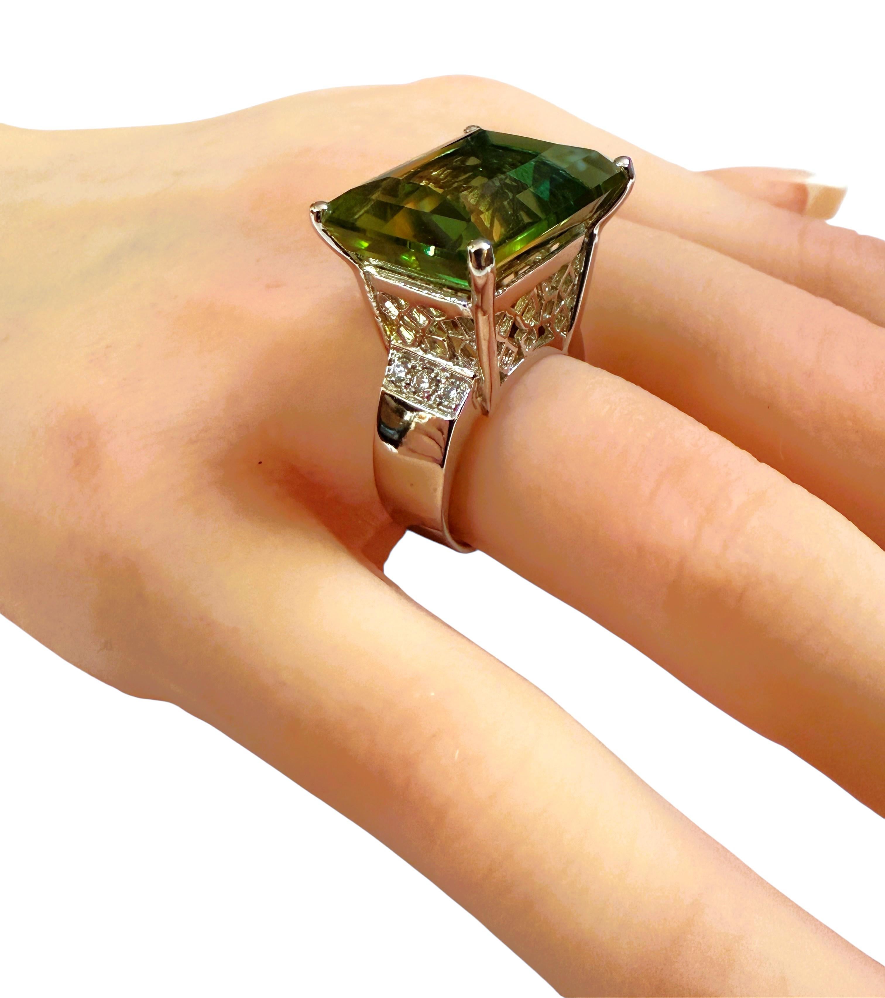 New 20 Carat Yellow Green Ametrine & Diamond Cut Sapphire Sterling Ring in vendita 1