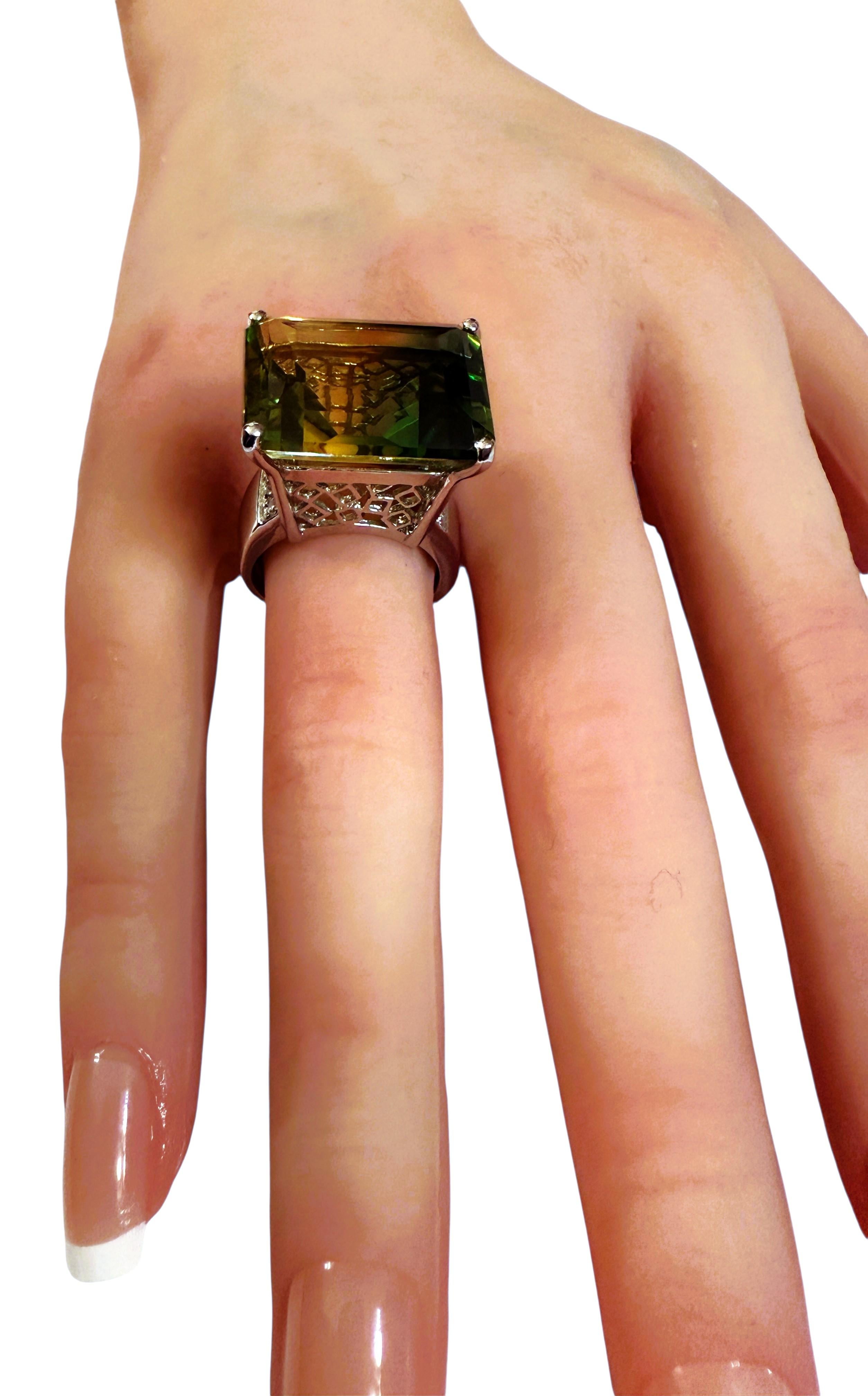 New 20 Carat Yellow Green Ametrine & Diamond Cut Sapphire Sterling Ring in vendita 2