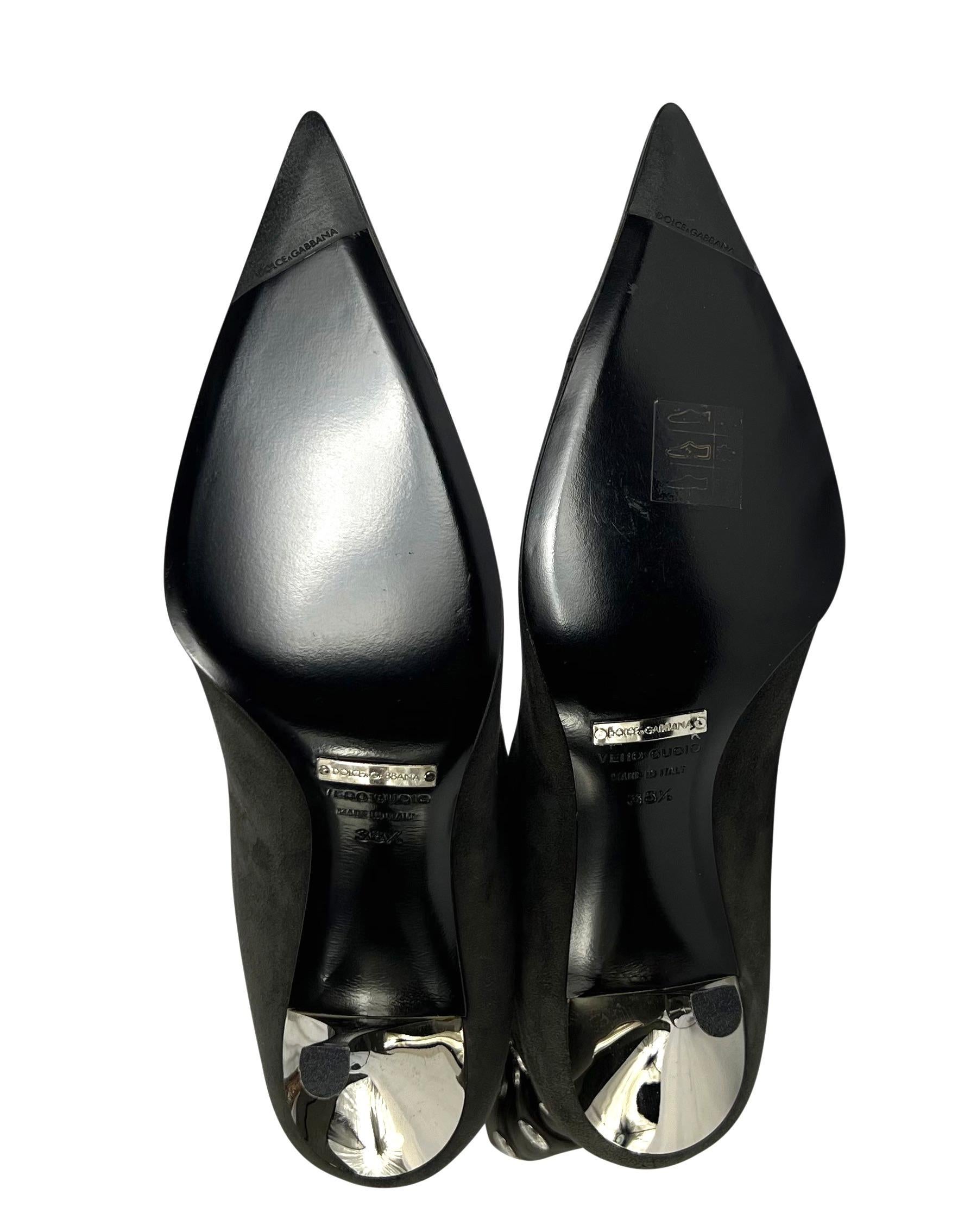 NEU 2003 Dolce and Gabbana Dunkelgraue silberfarbene Snap Heel Stiefel mit Absatz Größe 38,5 im Angebot 2