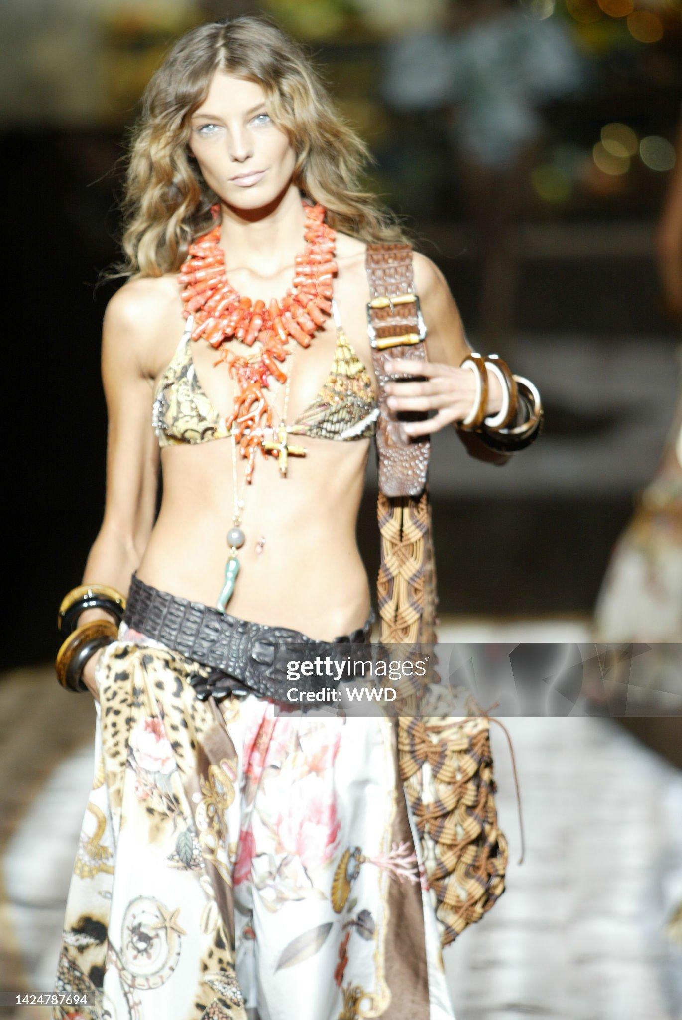 Collection: Roberto Cavalli - Ready-to-Wear - Runway Collection - Women
Spring / Summer 2005

Roberto Cavalli skirt
❗️original❗️
🏷️new 
👌natural silk
🔥cut and print🔥
🛍️size M

This incredible silk maxi skirt with a ruffled hem was designed by
