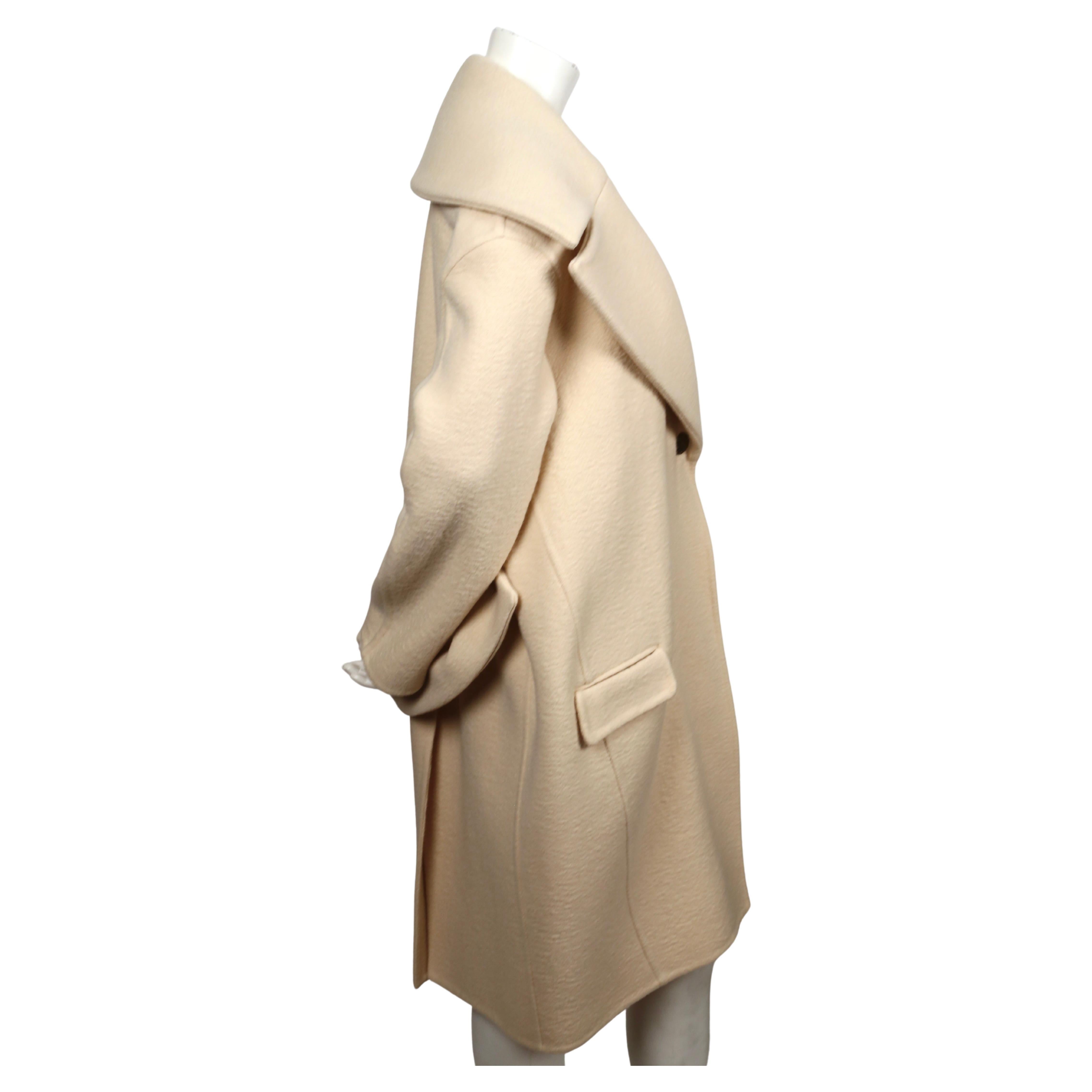 new 2013 CELINE by PHOEBE PHILO buttercream cashmere RUNWAY coat  In New Condition For Sale In San Fransisco, CA