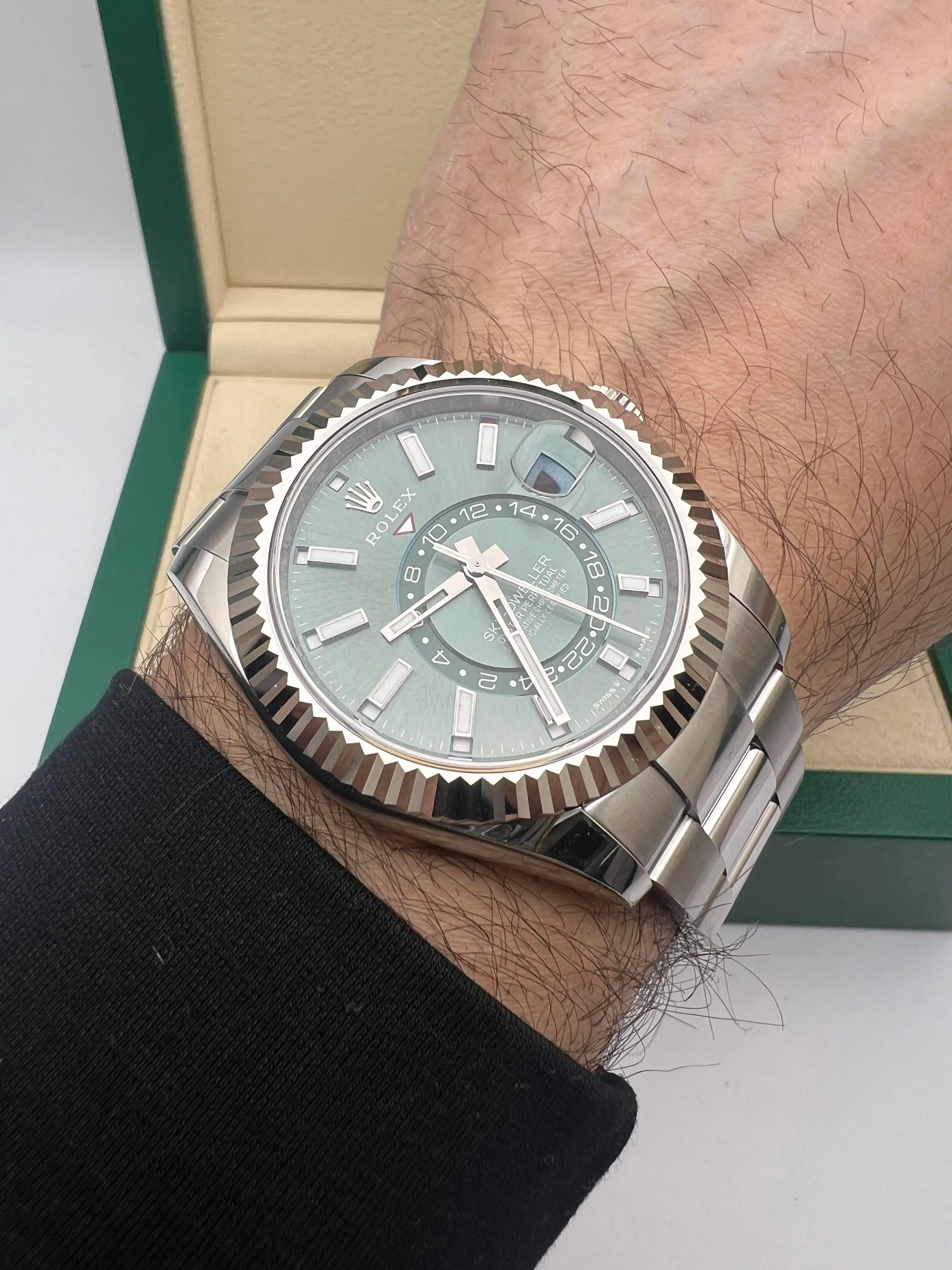 Men's NEW 2025 Rolex Sky-Dweller 336934 42mm Green Dial Oyster Bracelet Box Papers For Sale
