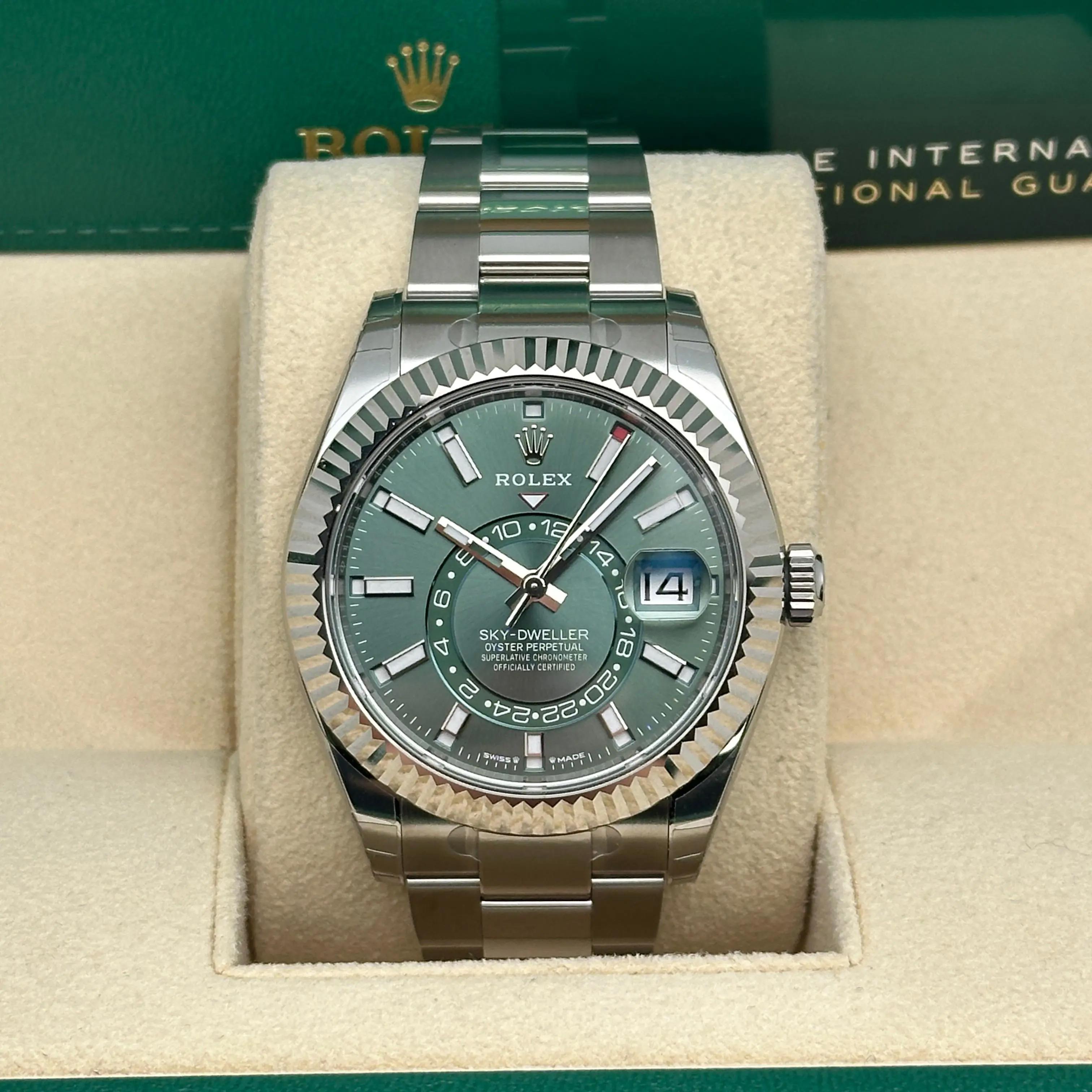 Tout nouveau 2025 entièrement stické. Boîte et documents. 

Informations générales
Marque : Rolex
Modèle : Sky-Dweller 336934
Numéro de modèle : 336934
Type : Montre-bracelet
Département : Hommes
Style : Luxe
Pays/Région de fabrication :