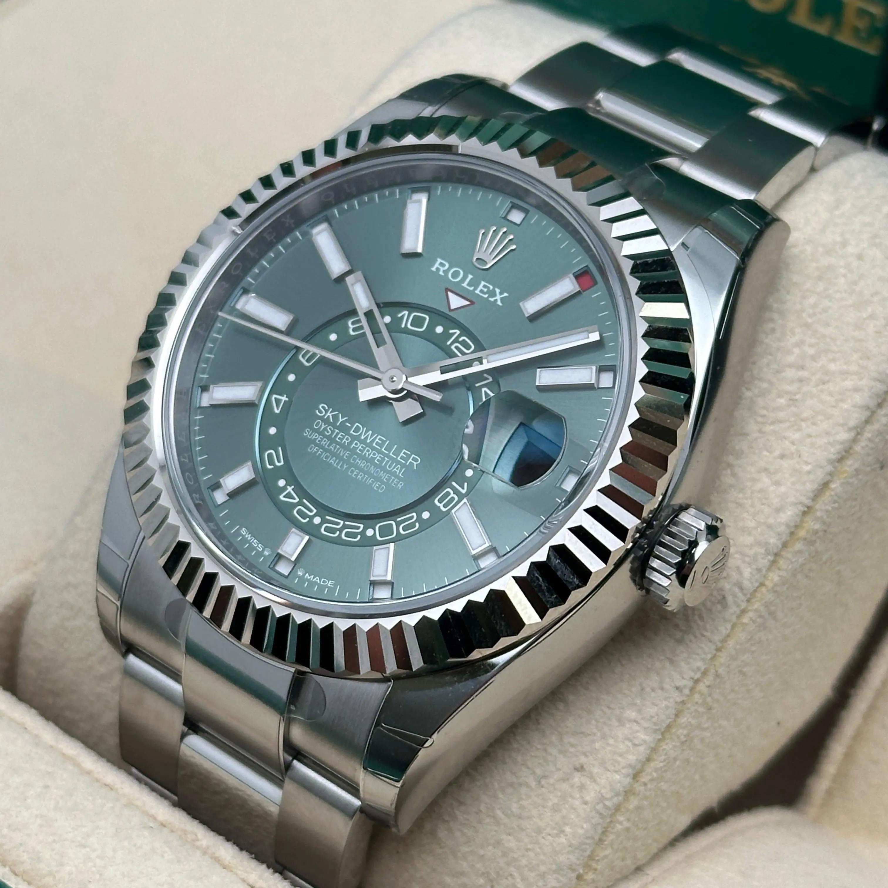 NEW 2025 Stickered Rolex Sky-Dweller White Gold Steel Green Dial Watch 336934 en vente 1
