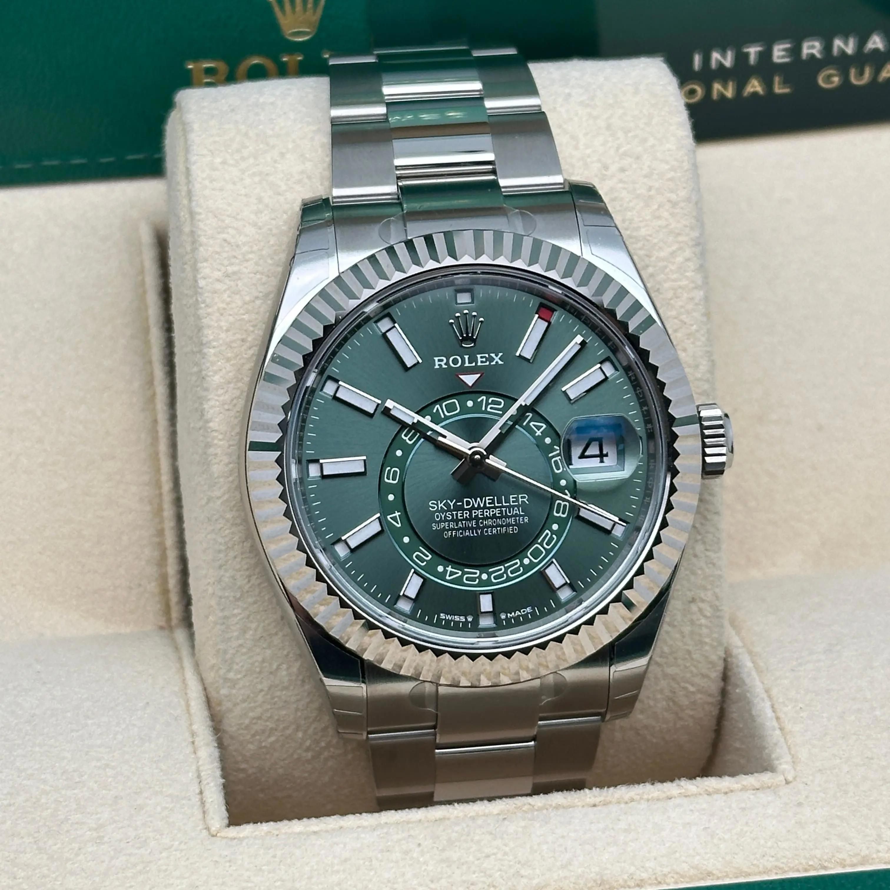 NEW 2025 Stickered Rolex Sky-Dweller White Gold Steel Green Dial Watch 336934 en vente 2