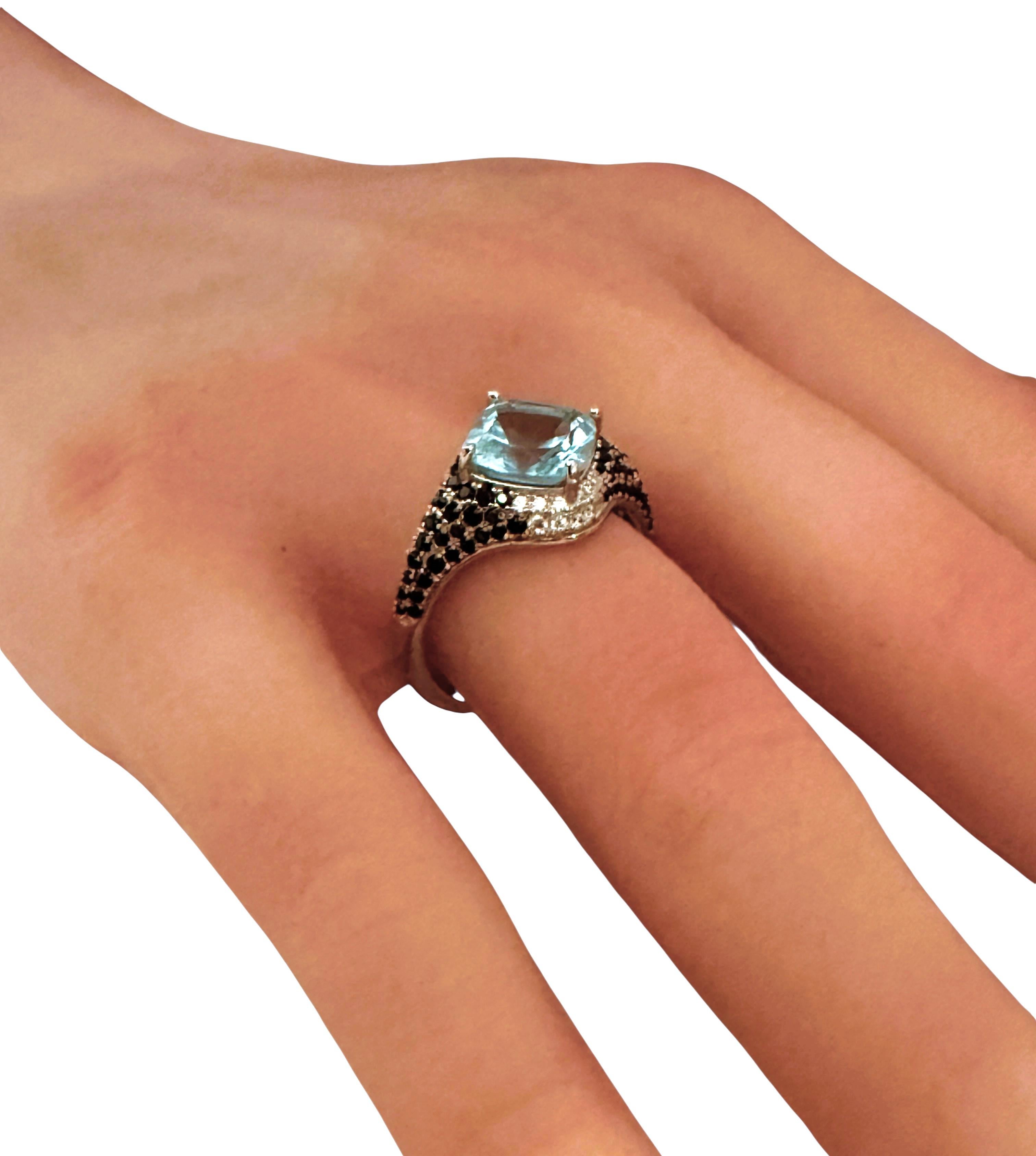 Donna Nuovo anello in argento con topazio blu da 2,04 carati, zaffiro e spinello con taglio a diamante in vendita