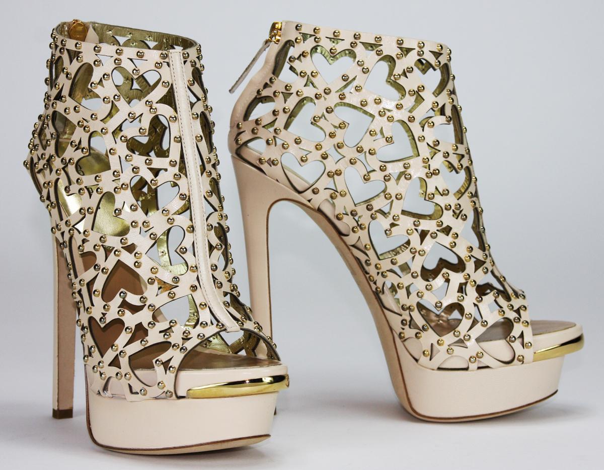 New $2150 DSQUARED2 Heart Cut Out Studded Platform Leather Beige Boots 38 , 39 In New Condition For Sale In Montgomery, TX