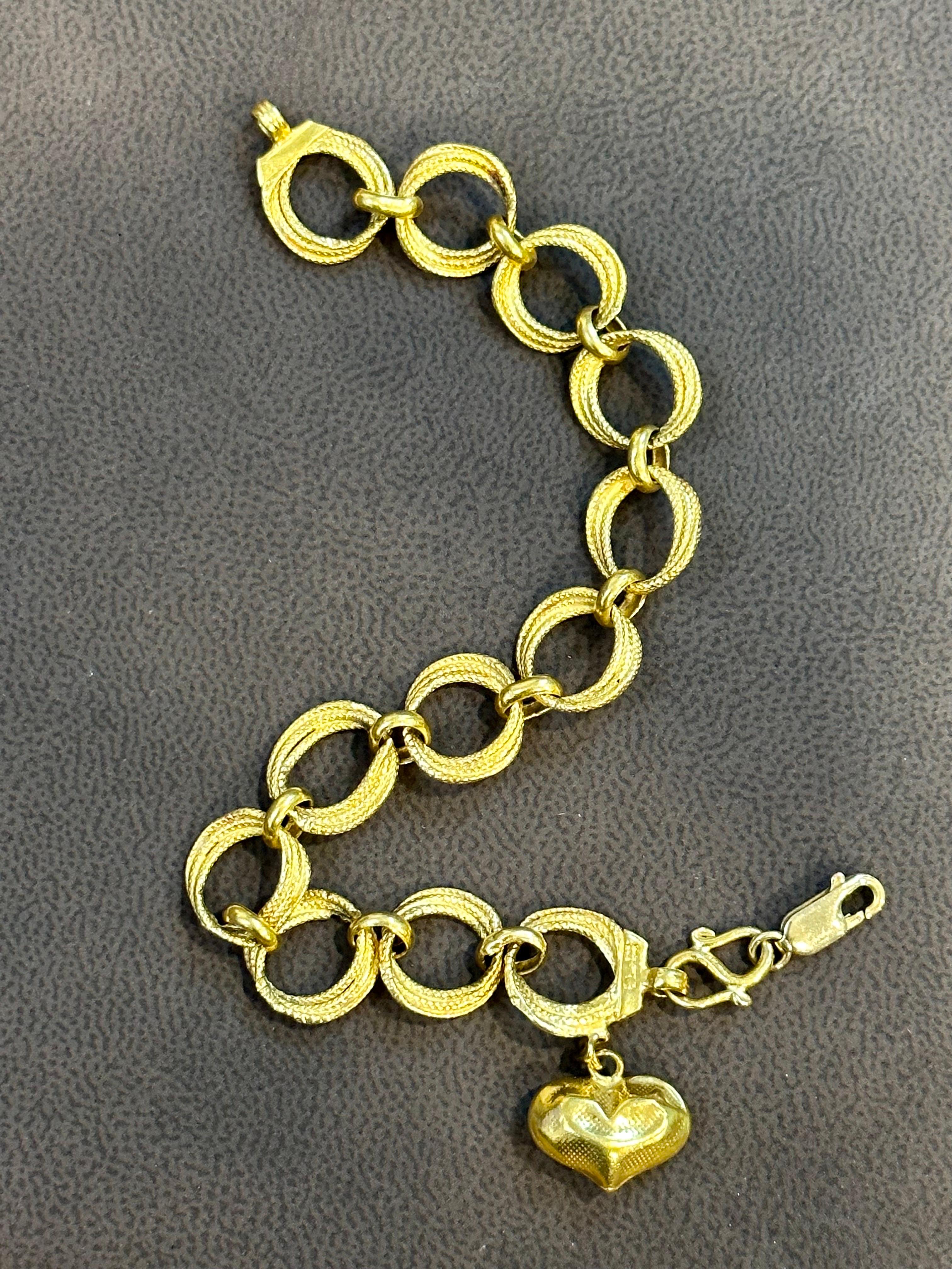 New 23 Karat Yellow Pure Gold 15.75 Gm Link Bracelet for Charms with Heart Charm In New Condition In New York, NY