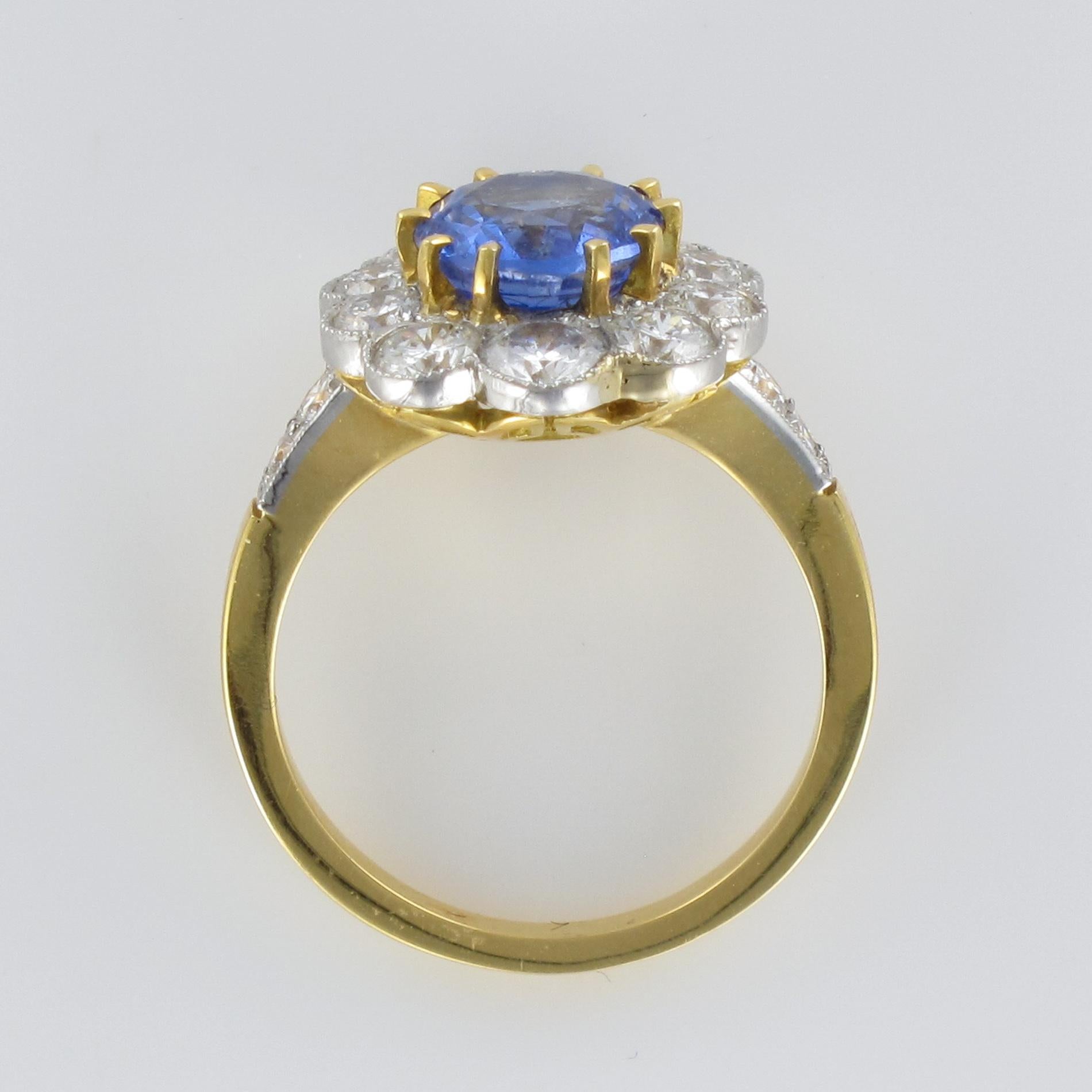 New 2.38 Carat Sapphire Diamonds 18 Karat Yellow Gold Daisy Ring For Sale 8