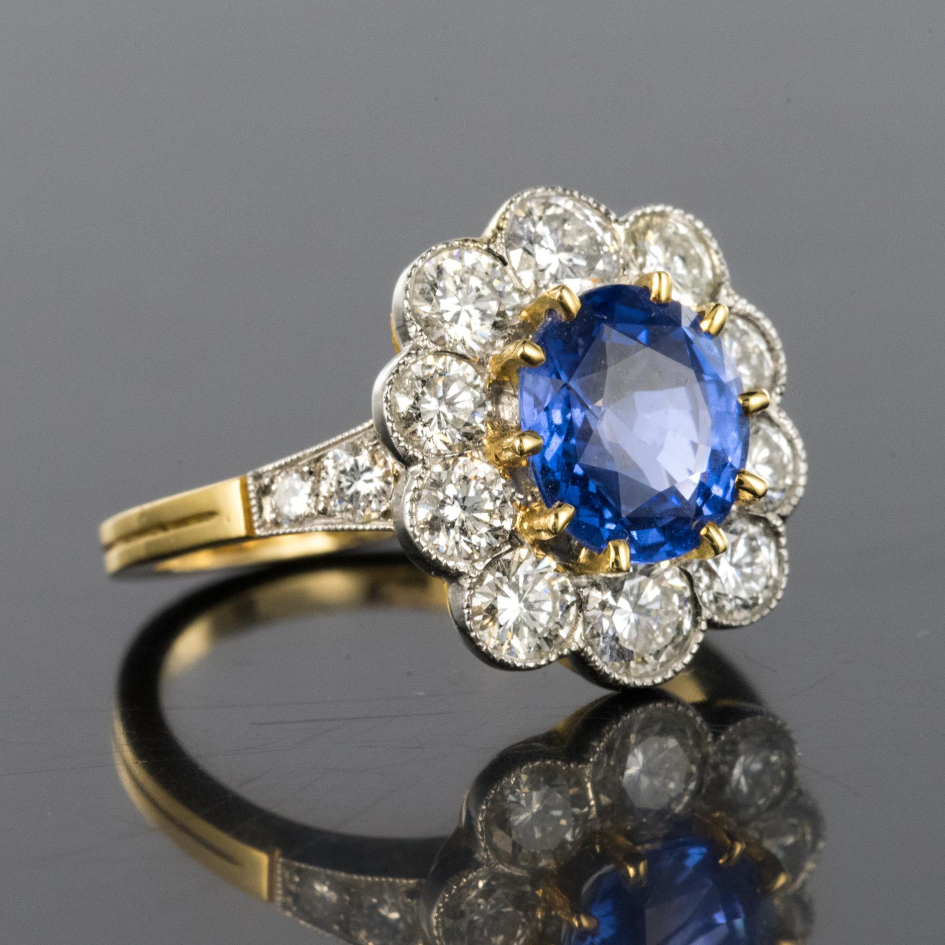 New 2.38 Carat Sapphire Diamonds 18 Karat Yellow Gold Daisy Ring For Sale 1