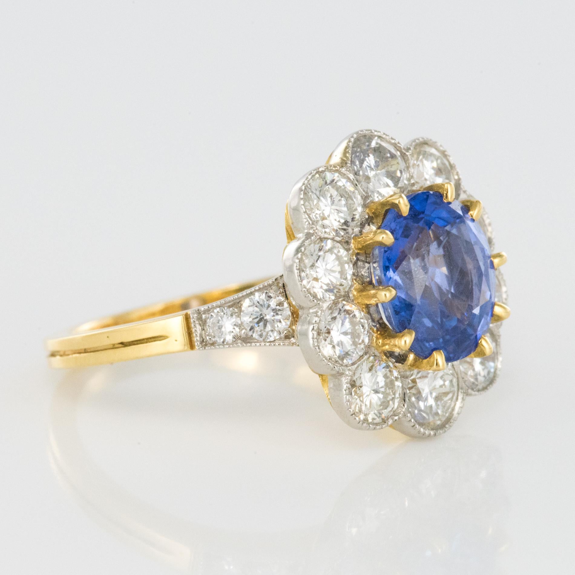 New 2.38 Carat Sapphire Diamonds 18 Karat Yellow Gold Daisy Ring For Sale 2