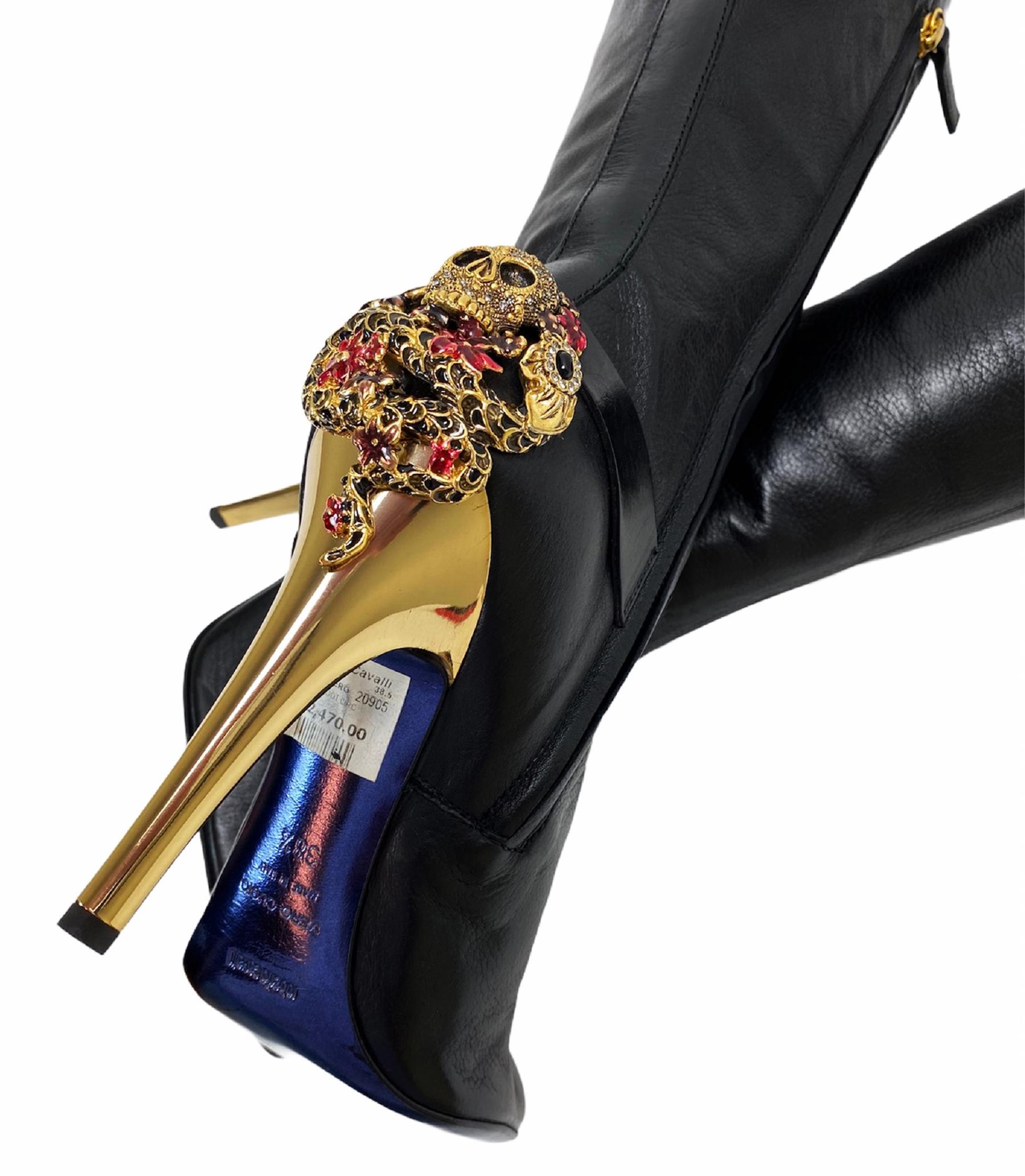 Women's New $2.470 Roberto Cavalli Black Leather Swarovski Iconic Scull Boots 38.5 - 8.5 For Sale