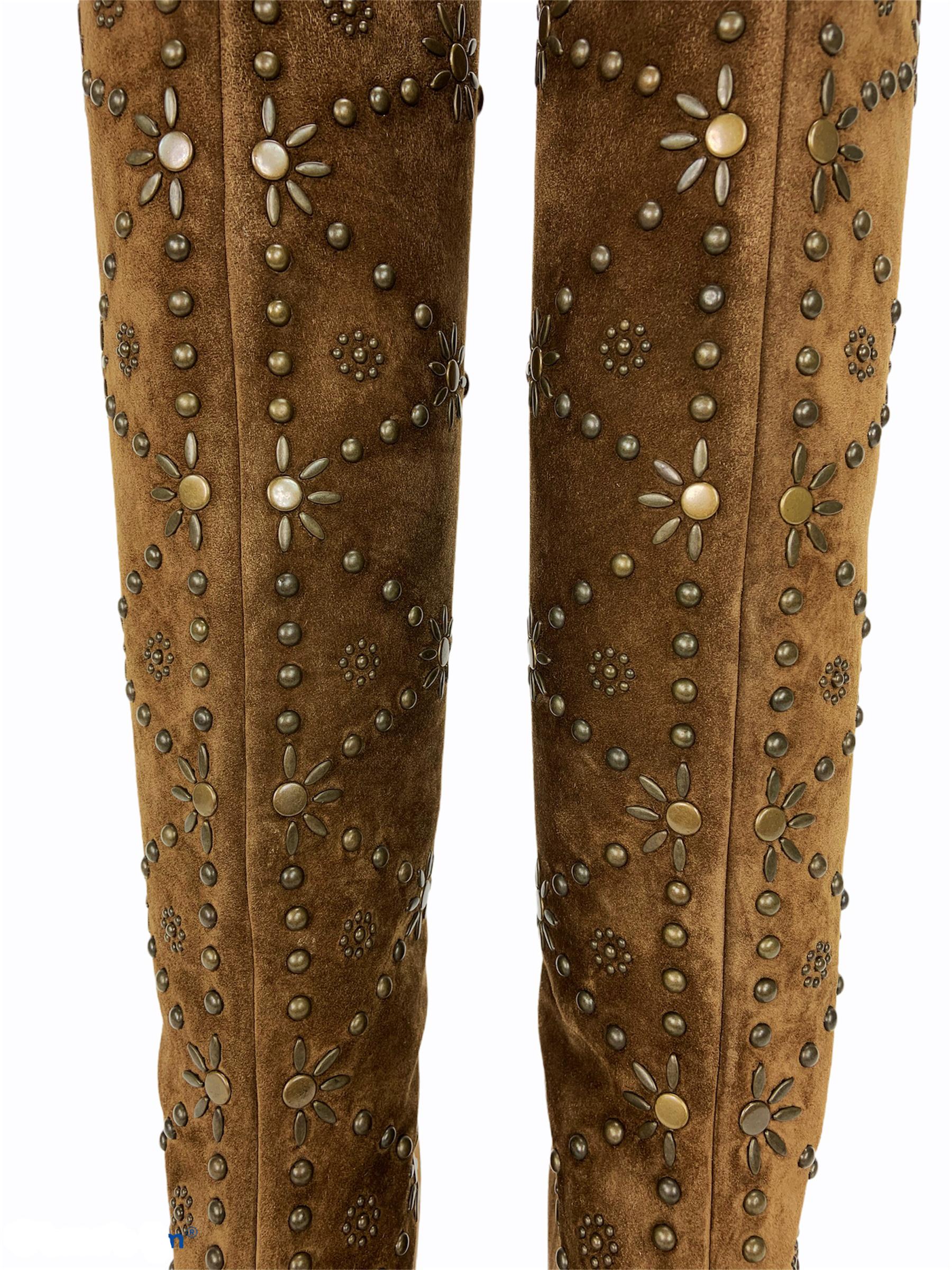 New $2495 Saint Laurent *Ella* Studded Brown Suede Knee Boots It 41  In New Condition For Sale In Montgomery, TX