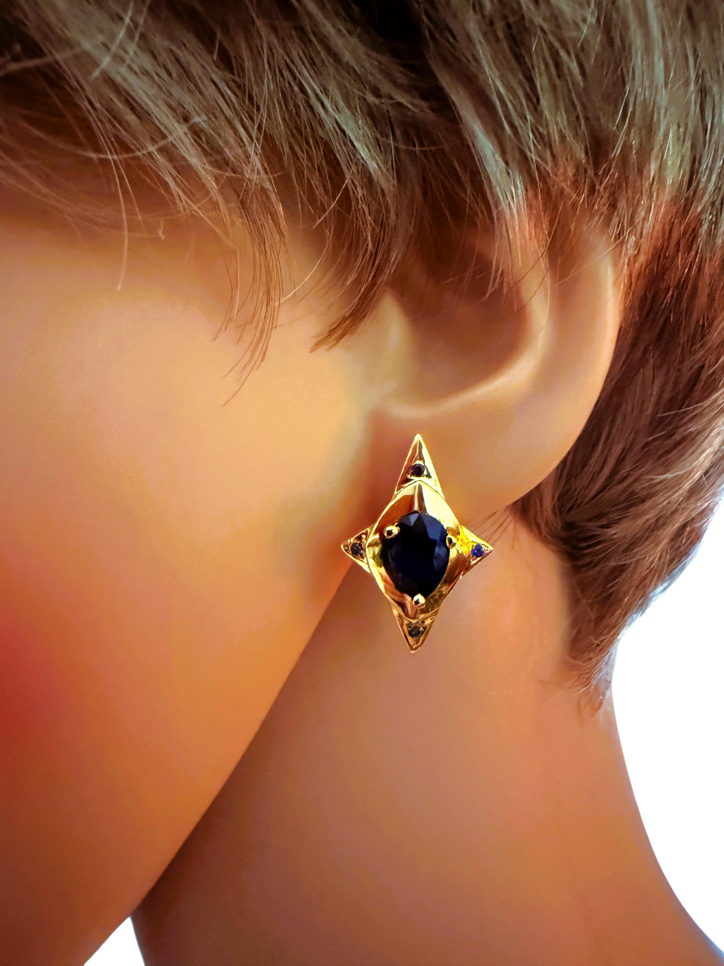 Neu 24k Gold plattiert 4,25 Karat Blauer Saphir Oval & Diamantschliff Sterling Ohrring im Angebot 1