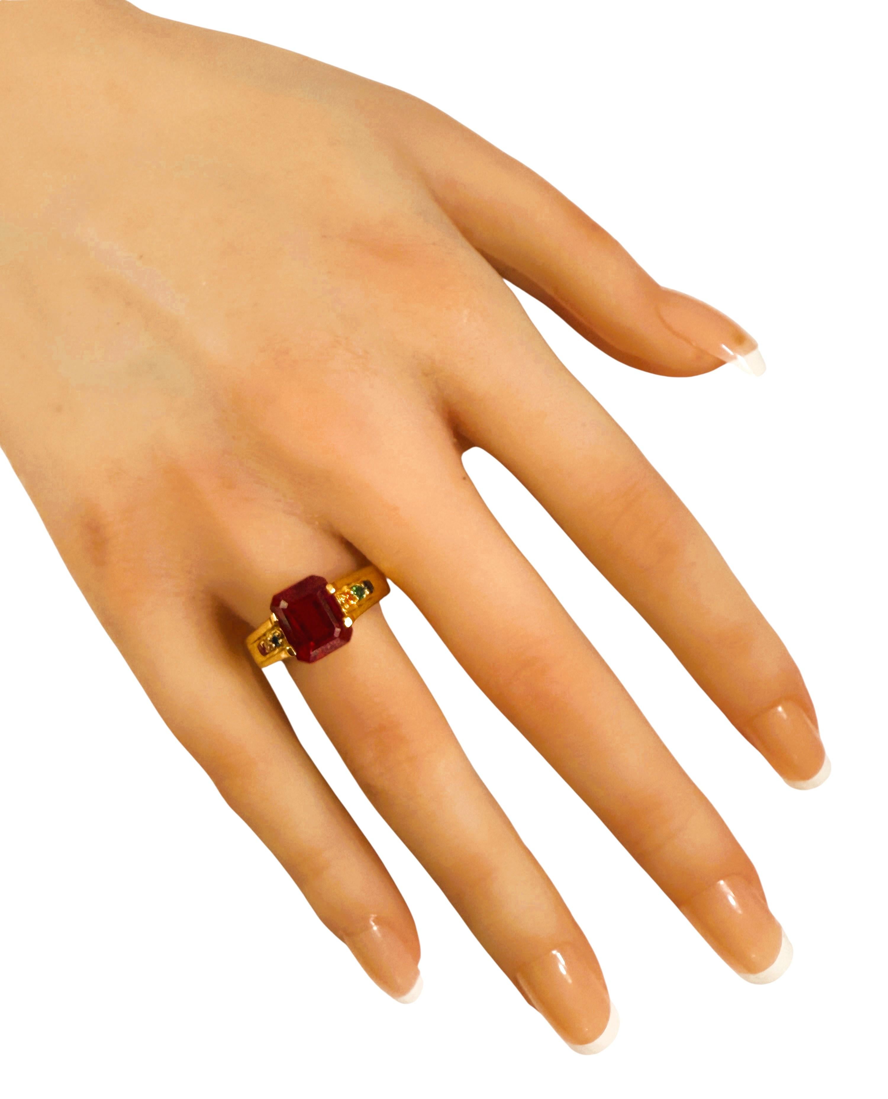 New 24k Y Gold plattiert 4,30 Karat Rot & Diamantschliff Saphir Sterling Ring im Zustand „Neu“ im Angebot in Eagan, MN