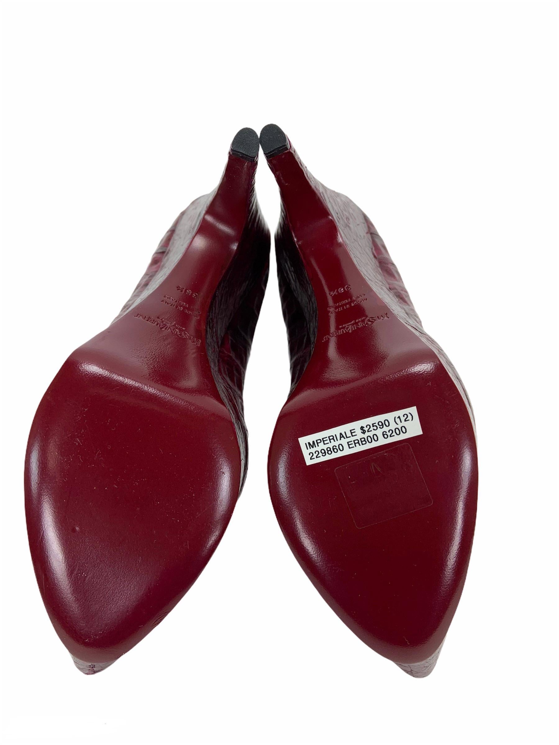 New $2590 Yves Saint Laurent Raspberry Alligator Platform Shoes Pumps 38.5 - 8.5 In New Condition For Sale In Montgomery, TX