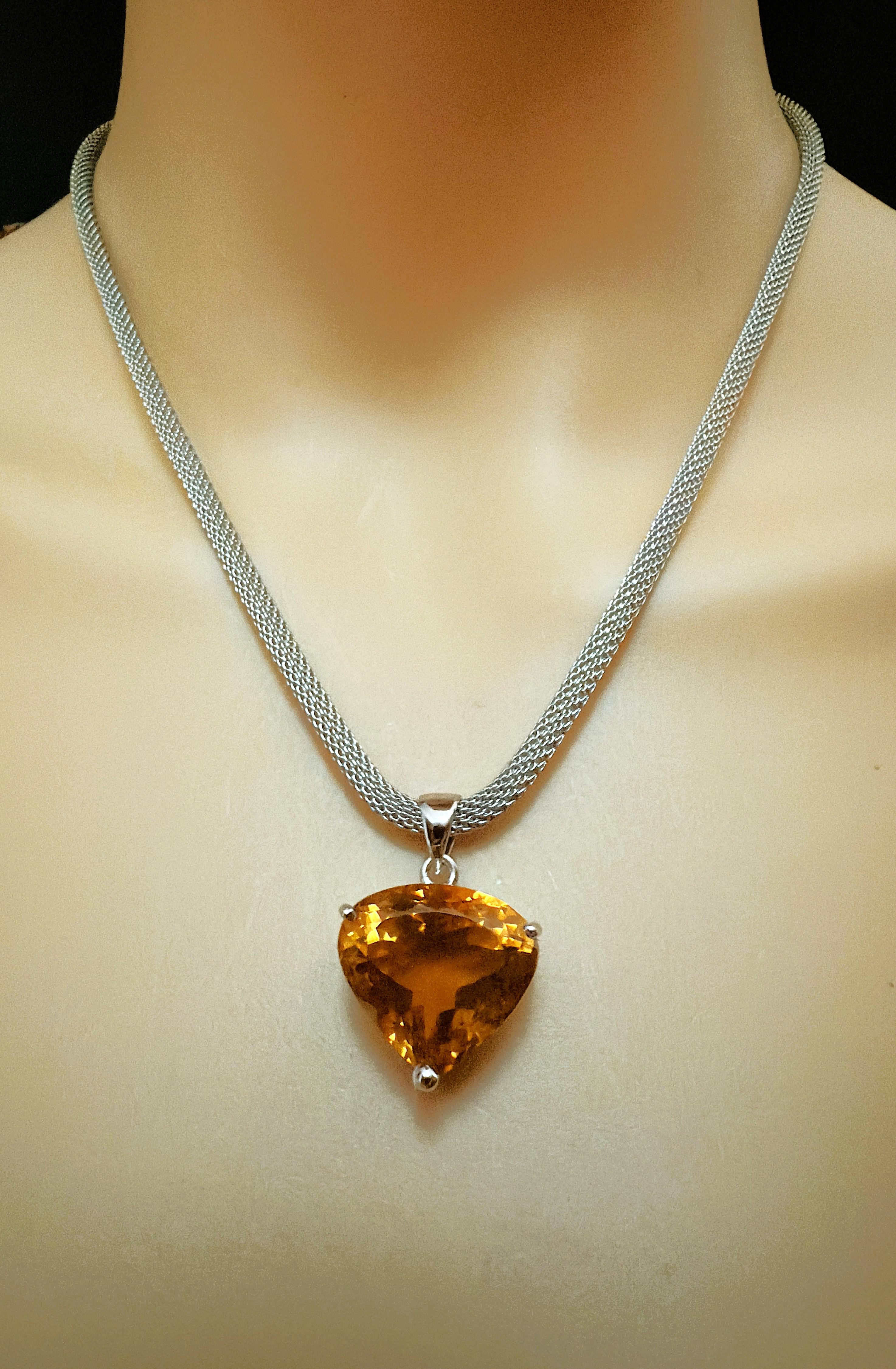 New 26 Carat Citrine Sterling Pendentif sur 17.5