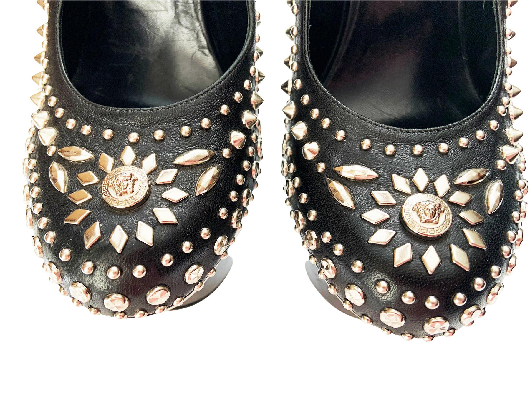 New $2650 Versace Triple Platform Silver Black Leather Studded Shoes Pumps 38 8 In New Condition For Sale In Montgomery, TX