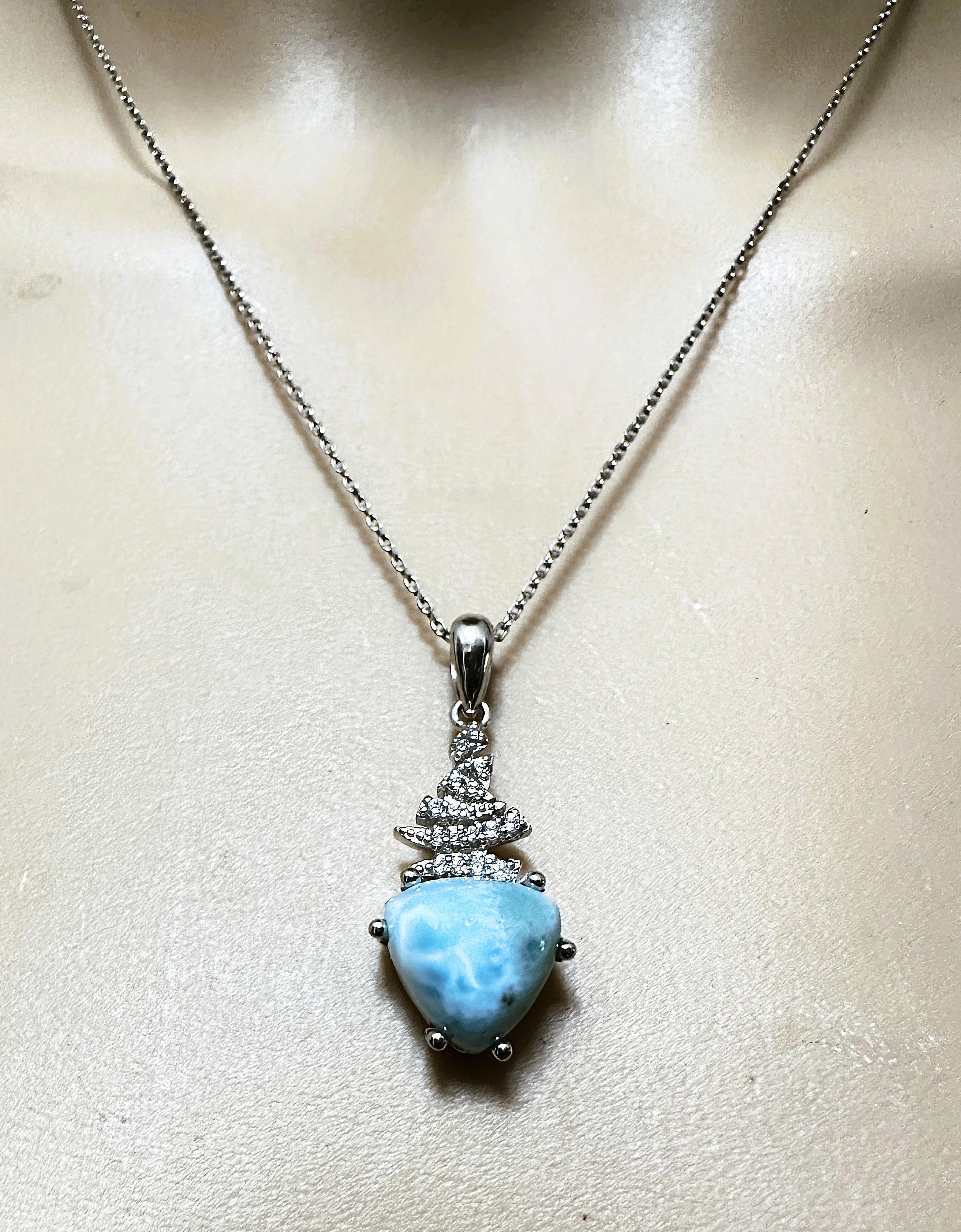 Neu, 3 Karat Trillionschliff Dominicanischer Larimar & Diamantschliff Saphir Halskette im Zustand „Neu“ im Angebot in Eagan, MN