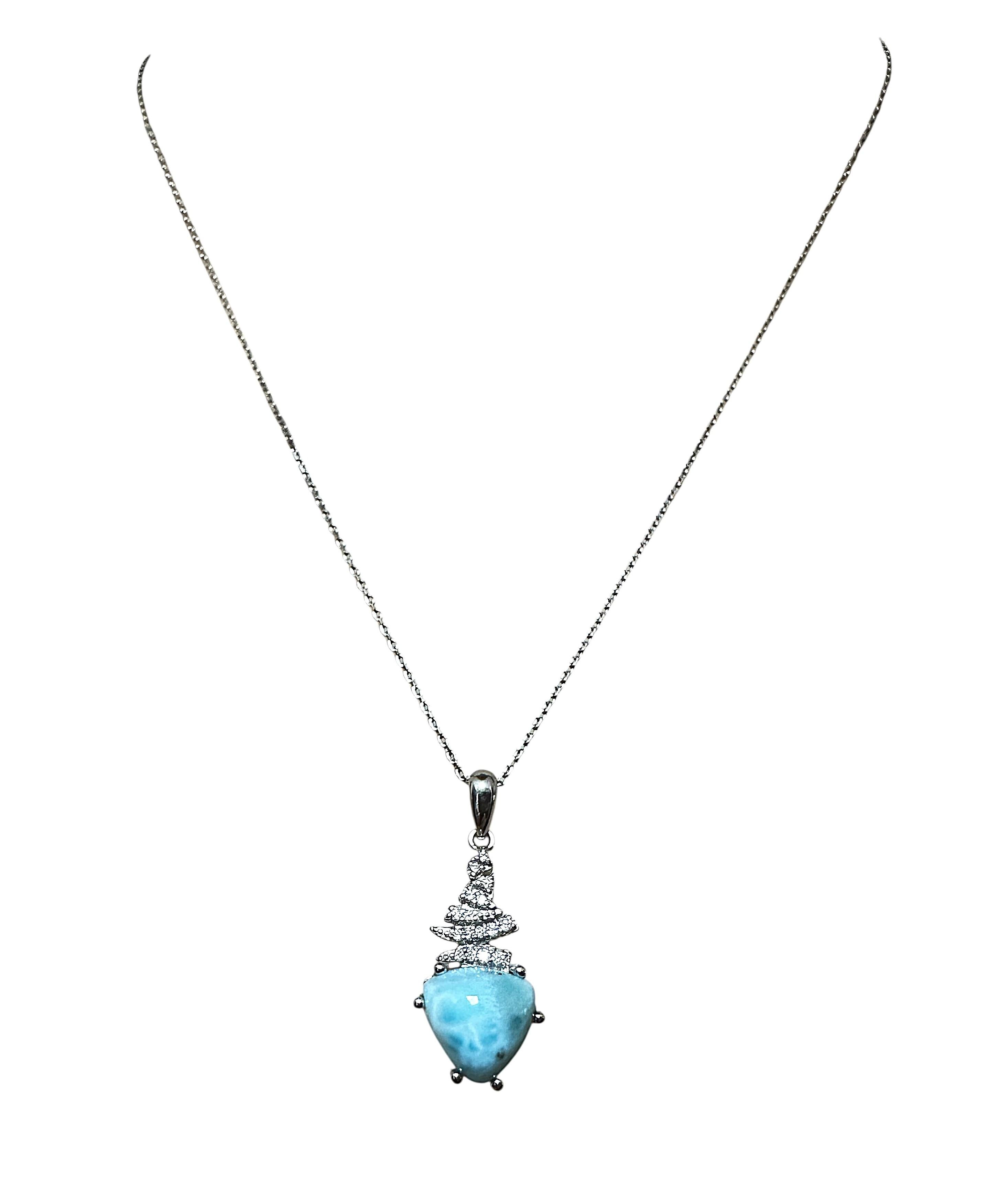 Neu, 3 Karat Trillionschliff Dominicanischer Larimar & Diamantschliff Saphir Halskette im Angebot 2