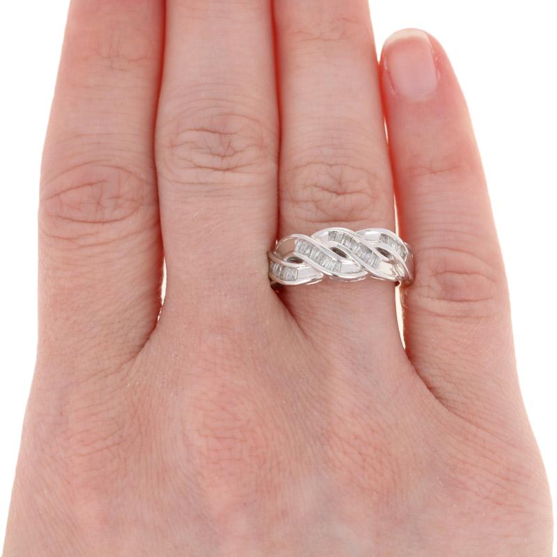 Diamantring mit 0,33 Karat Baguetteschliff, Sterlingsilber Love Twist Braid () 3