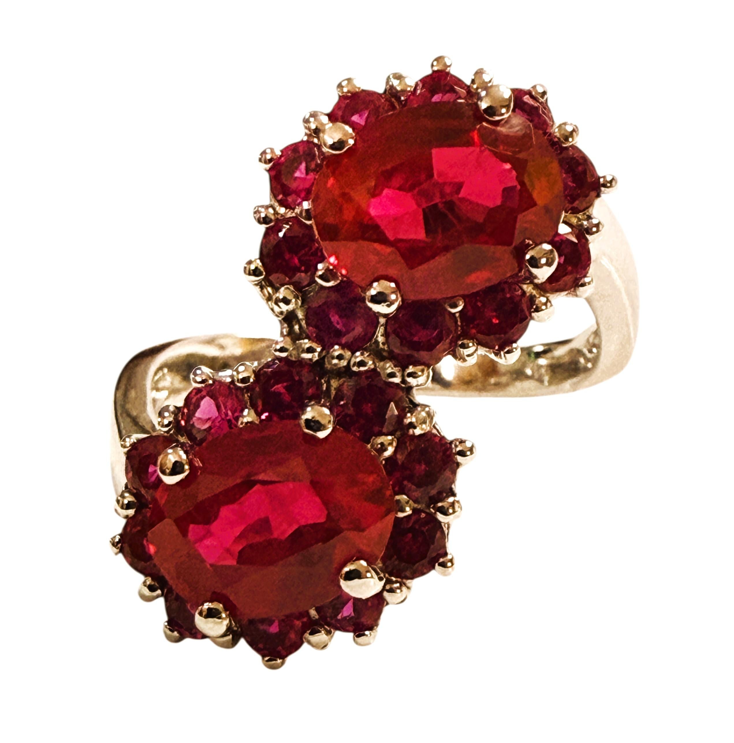 Questo è un anello incredibile.  L'anello è una misura 6.25.  La pietra proviene dall'Afghanistan.  Ha due bellissime pietre ovali tagliate a fantasia per un totale di 3,50 carati.  Si tratta di pietre di alta qualità. Misurano 7,8 x 6 mm e sono