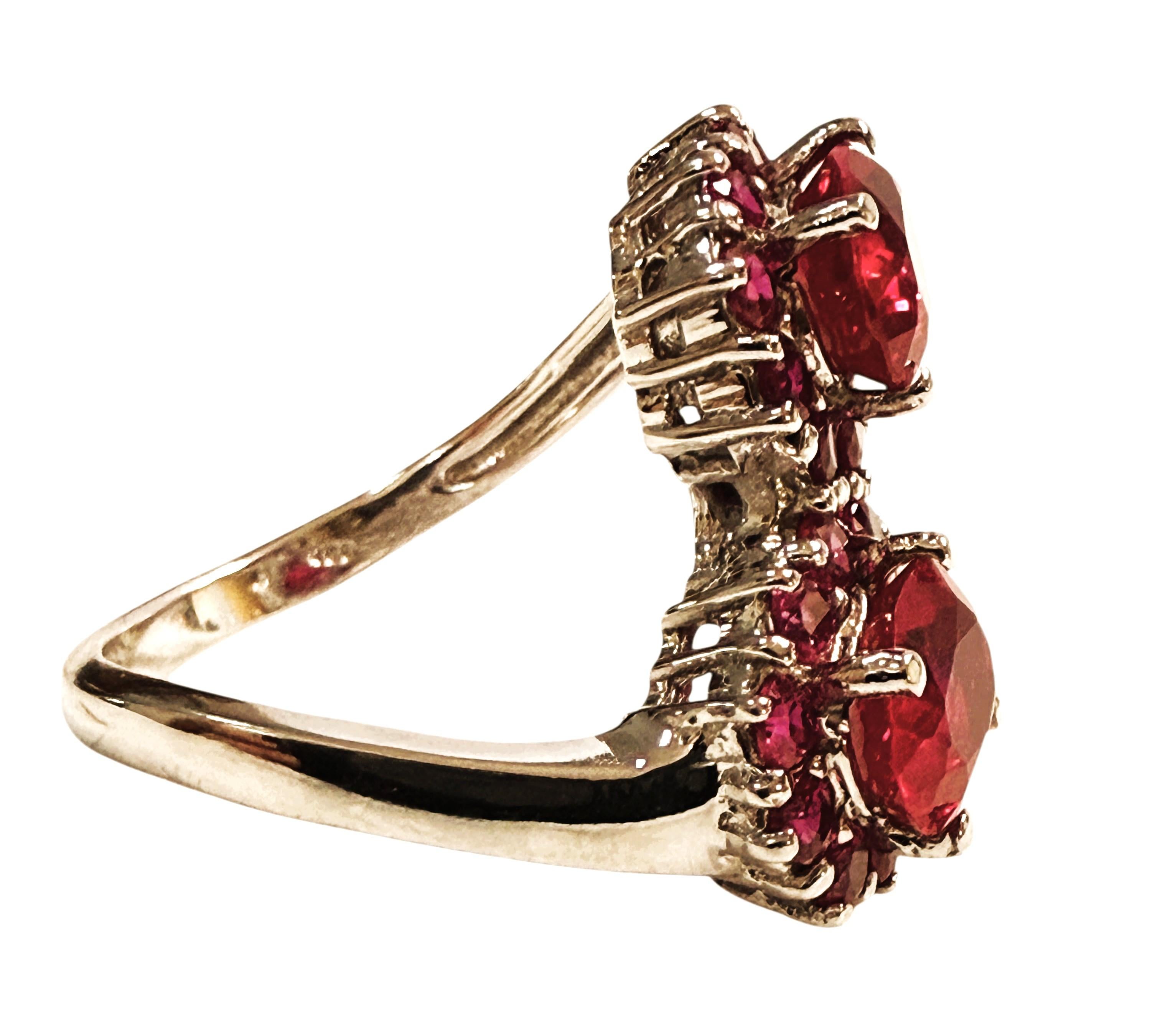 Nuovo anello in sterling con zaffiro rosso da 3,50 carati e zaffiro tagliato a diamante, misura 6,25 In condizioni ottime in vendita a Eagan, MN