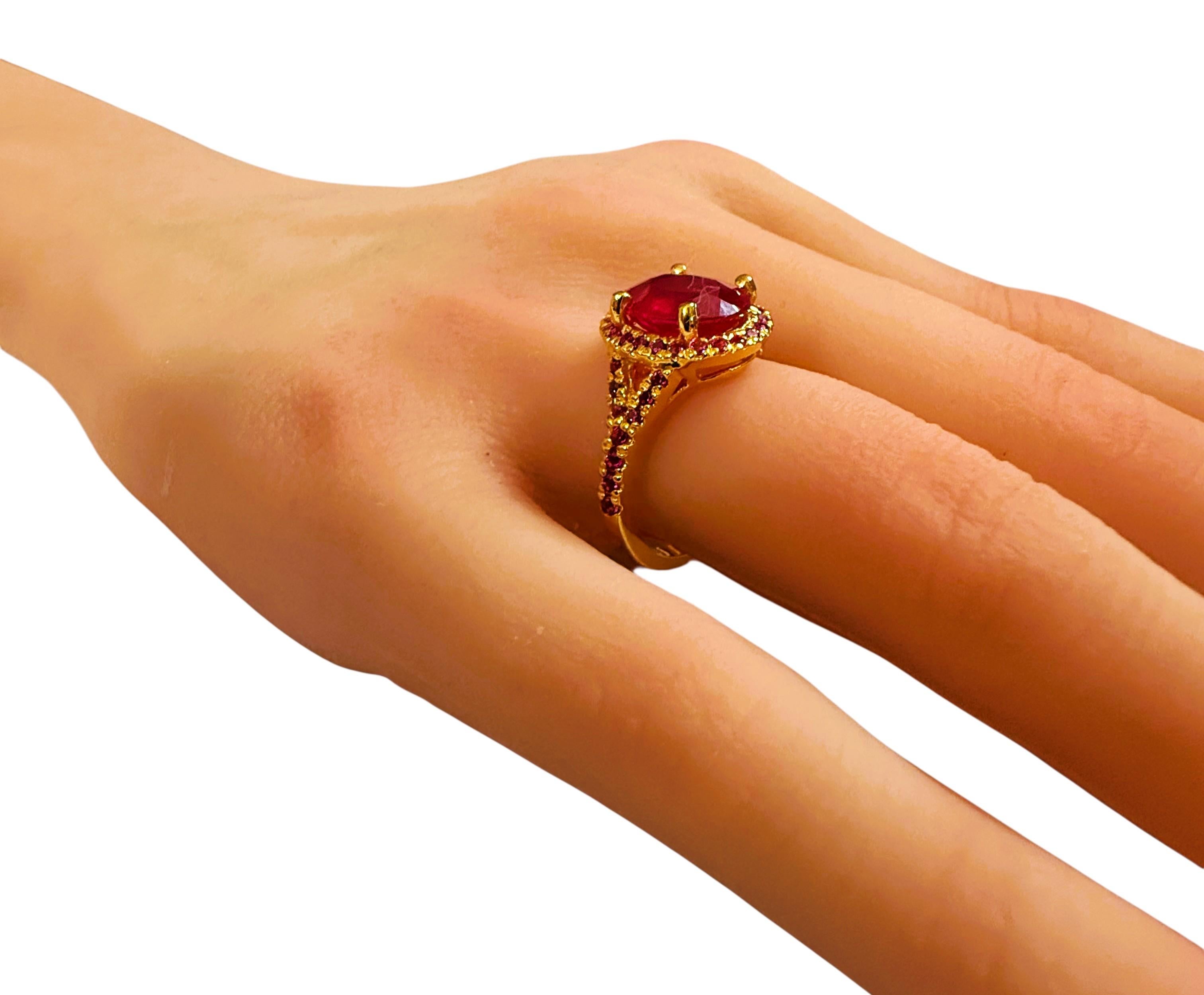 New 3.50 Carat Red Sapphire & Diamond Cut Sapphire Y Gold PLSterling Silver Ring en vente 2
