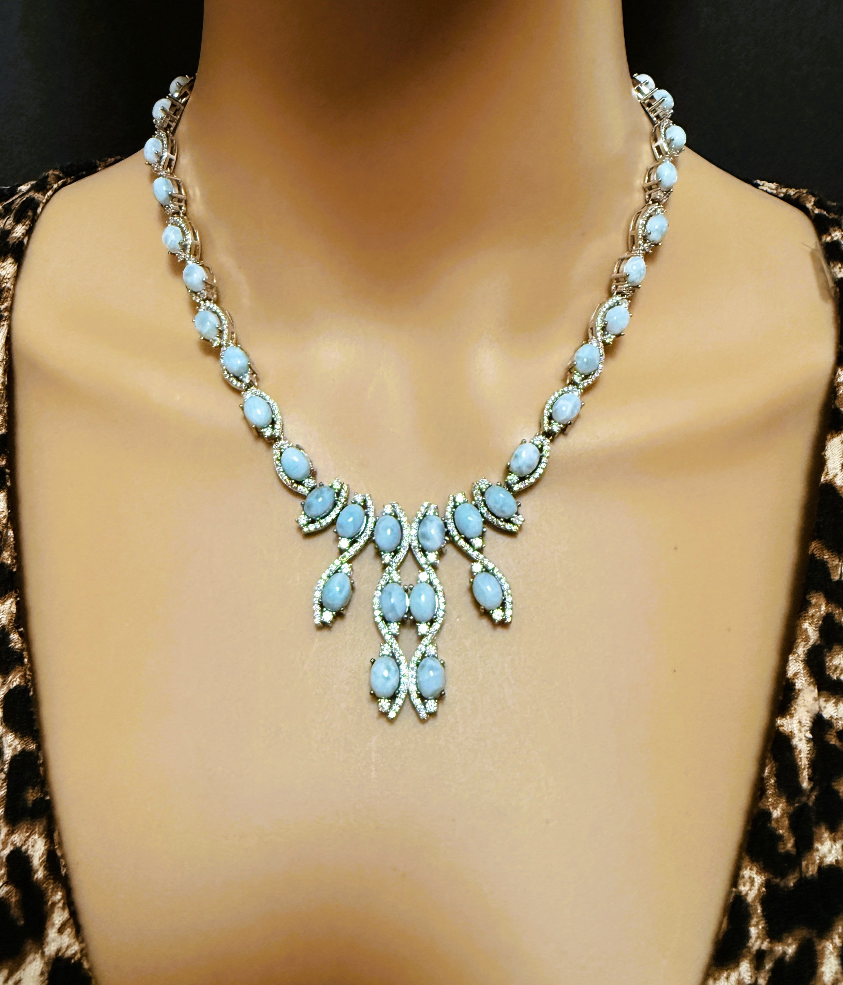 Nuova collana in oro bianco 14k con larimar e zaffiro da 36,5 carati, chiusura a moschettone, lunghezza 47 cm