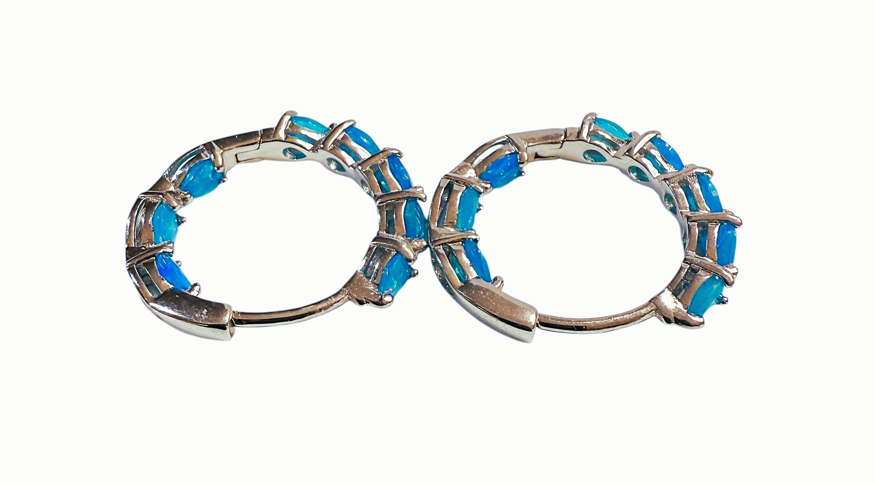 Neu 3,78 Karat Äthiopischer Blauer Opal Birnenschliff Ohrringe aus Sterling Silber (Tropfenschliff) im Angebot