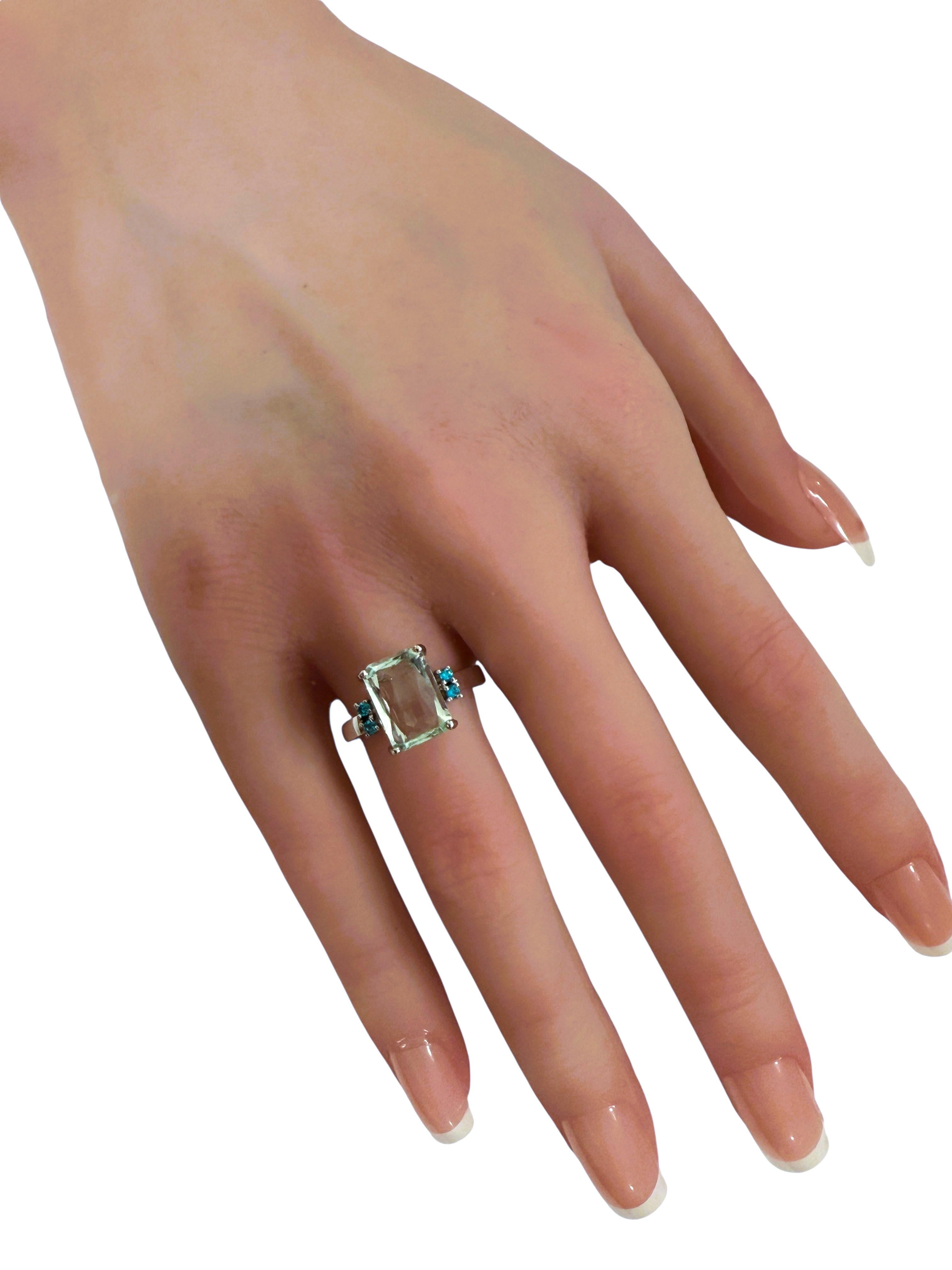 Taille émeraude New 3.80 Carat Pale Aquamarine & Diamond Cut Sapphire Sterling Silver Ring en vente