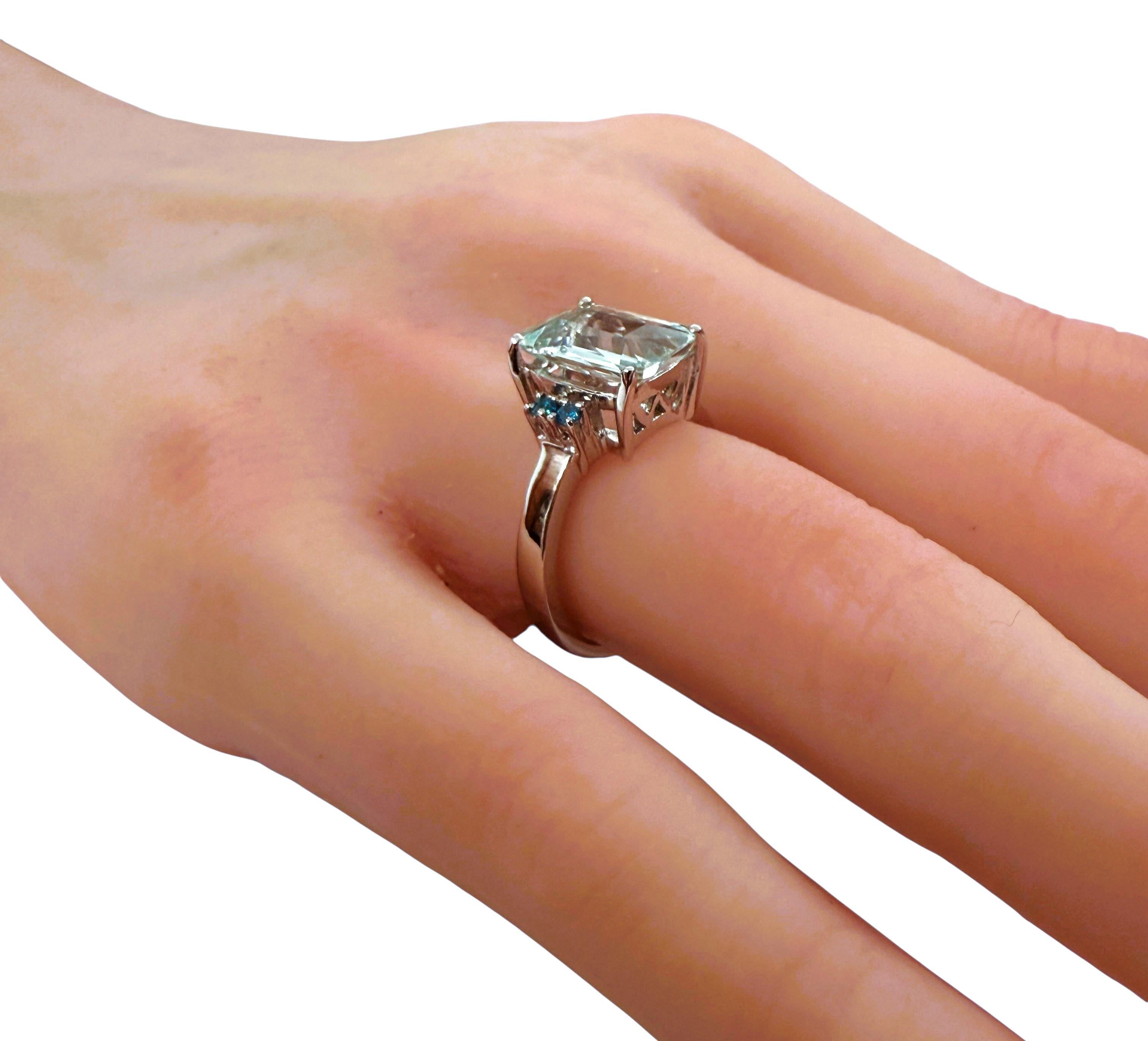 New 3.80 Carat Pale Aquamarine & Diamond Cut Sapphire Sterling Silver Ring Pour femmes en vente