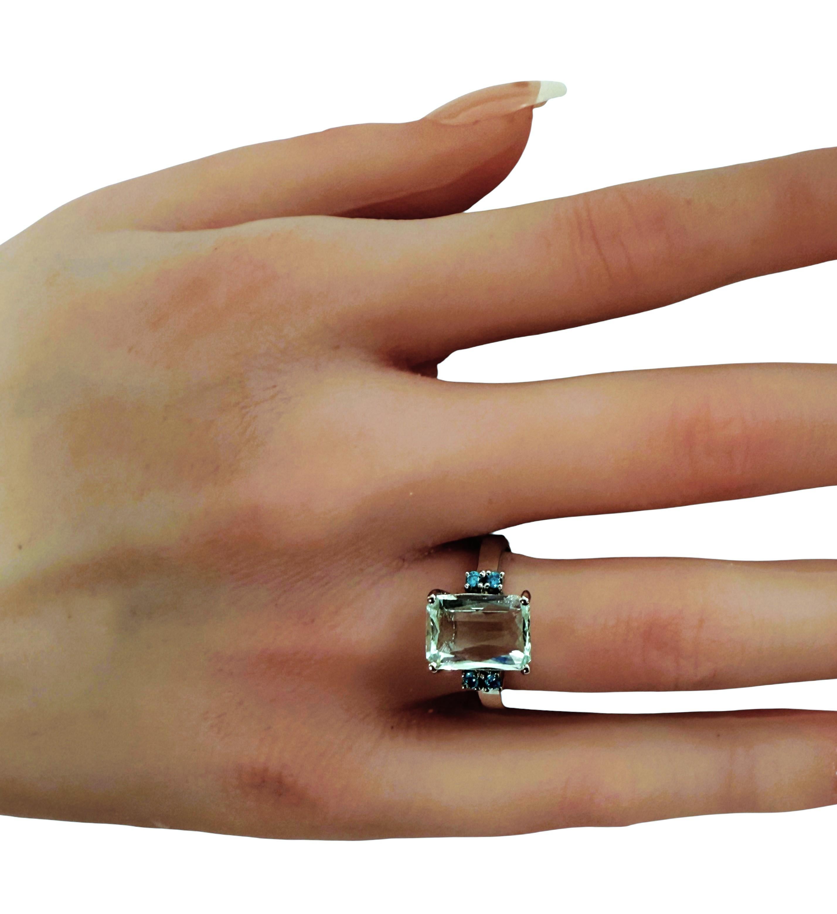 New 3.80 Carat Pale Aquamarine & Diamond Cut Sapphire Sterling Silver Ring en vente 1