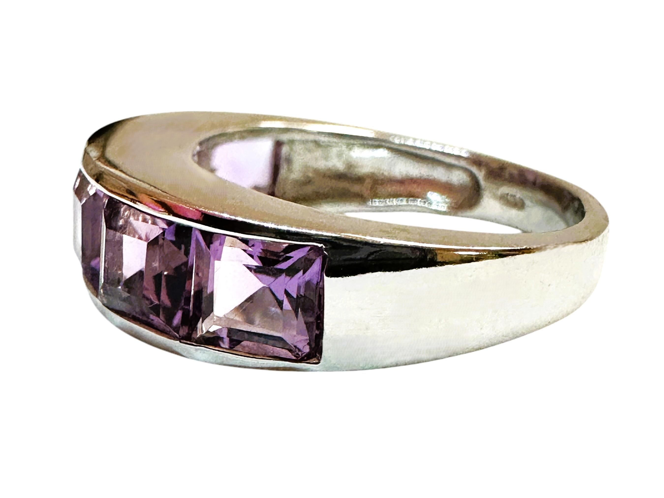Art déco New 3.90 Carat Graduated Channel Set Princesse Cut Purple Amethyst Sterling Ring