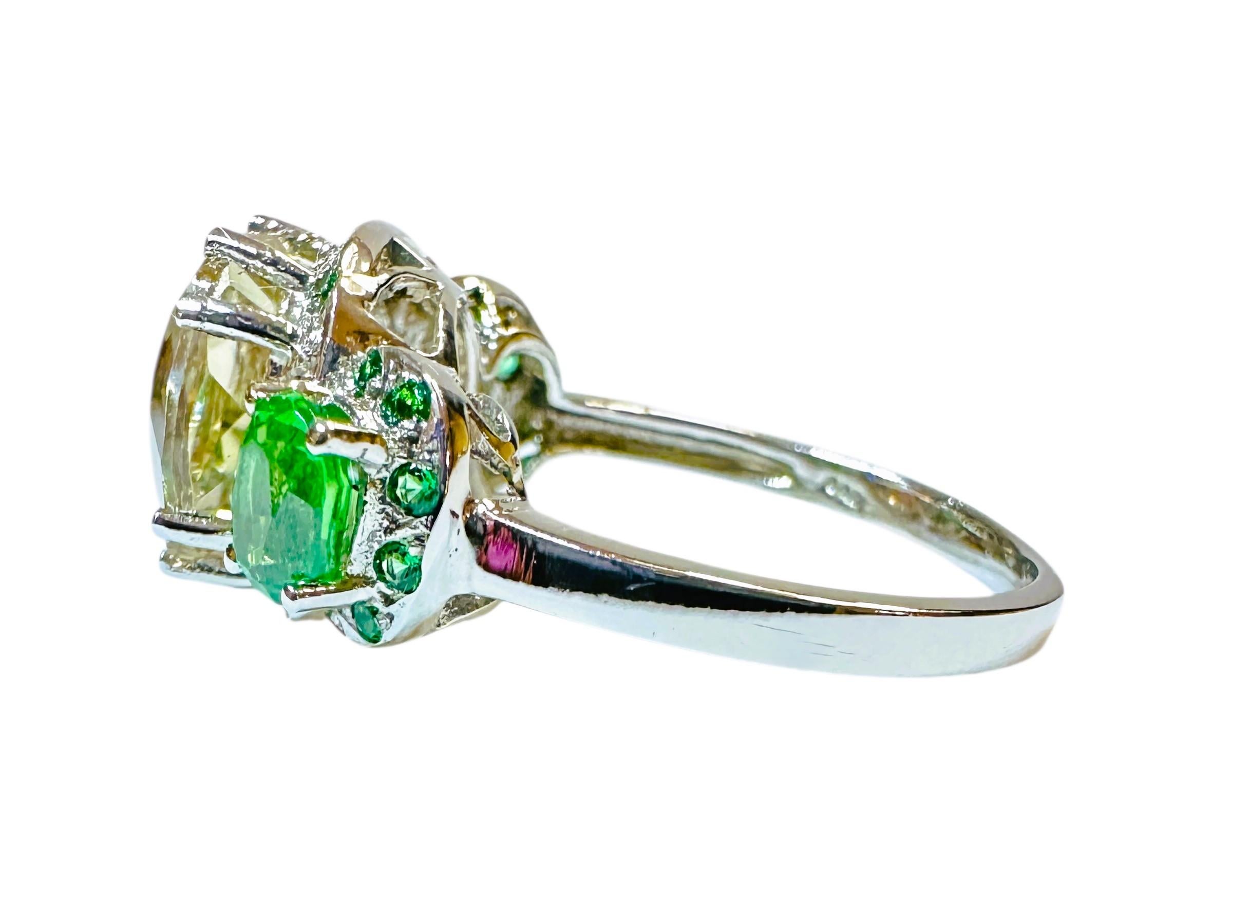 Art Déco New 4.25 Carat Green Sapphire & Diamond Cut Tsavorite Sterling Silver Ring in vendita