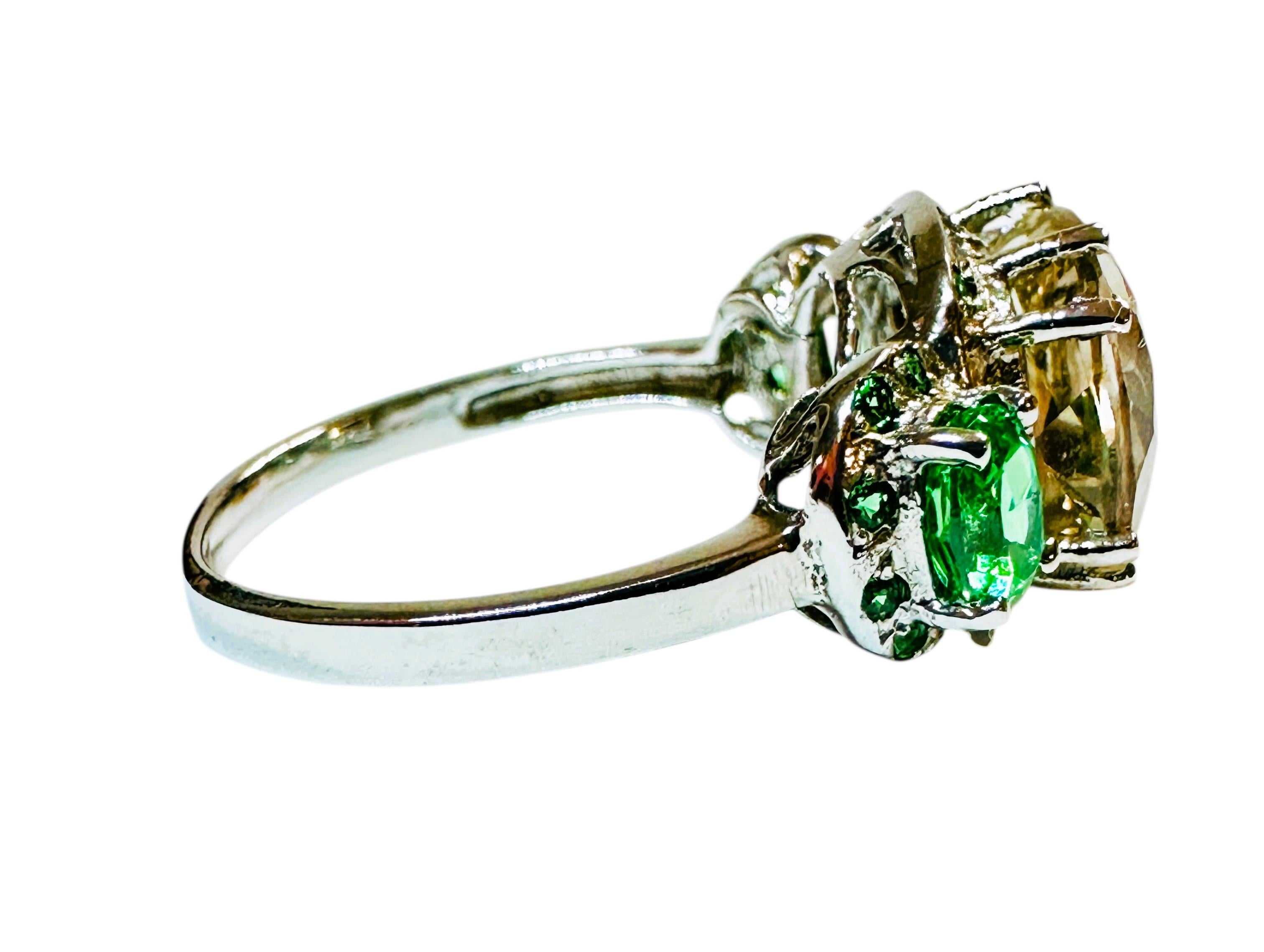 Taglio cuscino New 4.25 Carat Green Sapphire & Diamond Cut Tsavorite Sterling Silver Ring in vendita